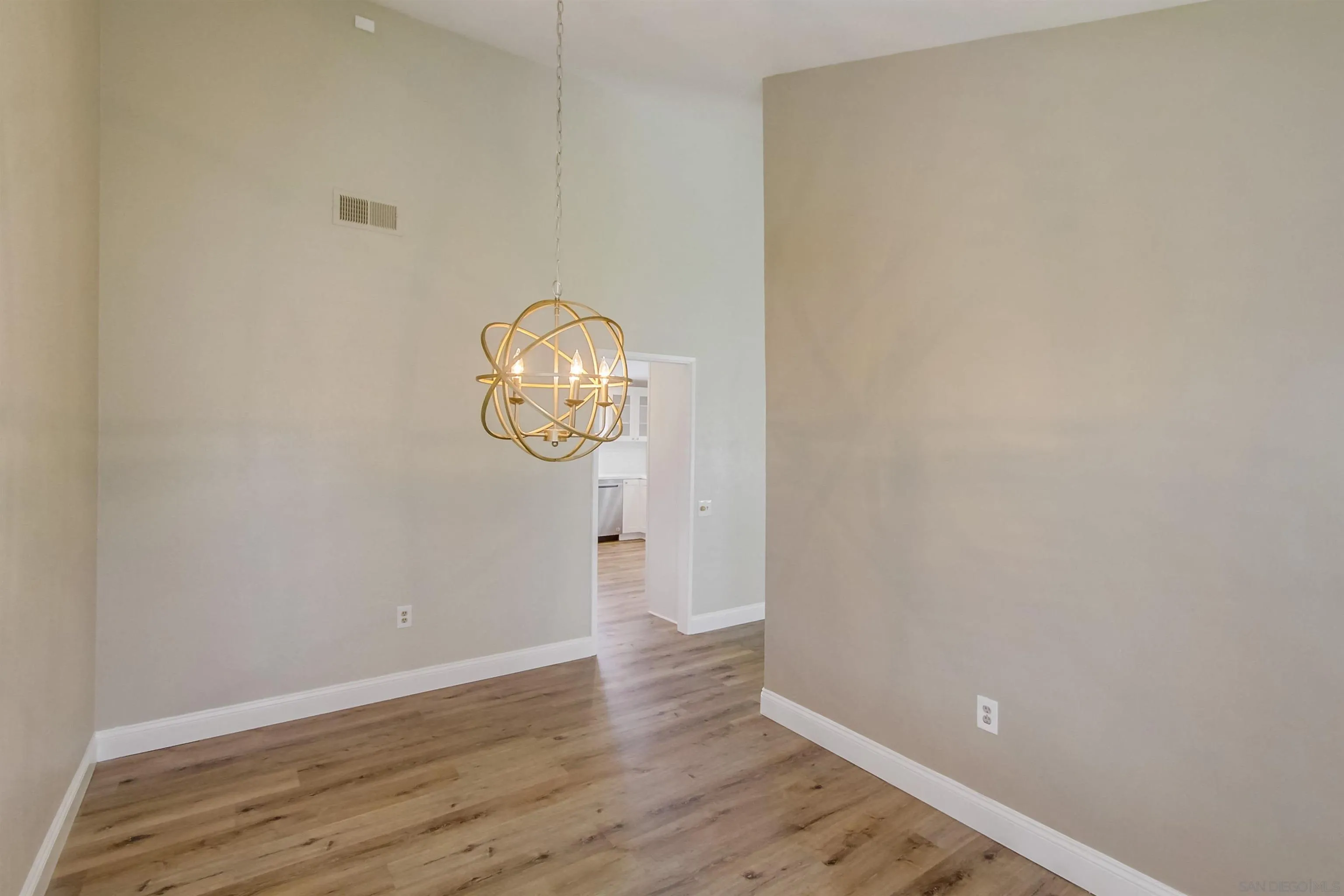 https://cdn.realtyfeed.com/cdn/127/220025209/3fee01d33c2a9981c26c8fcab6140938.webp