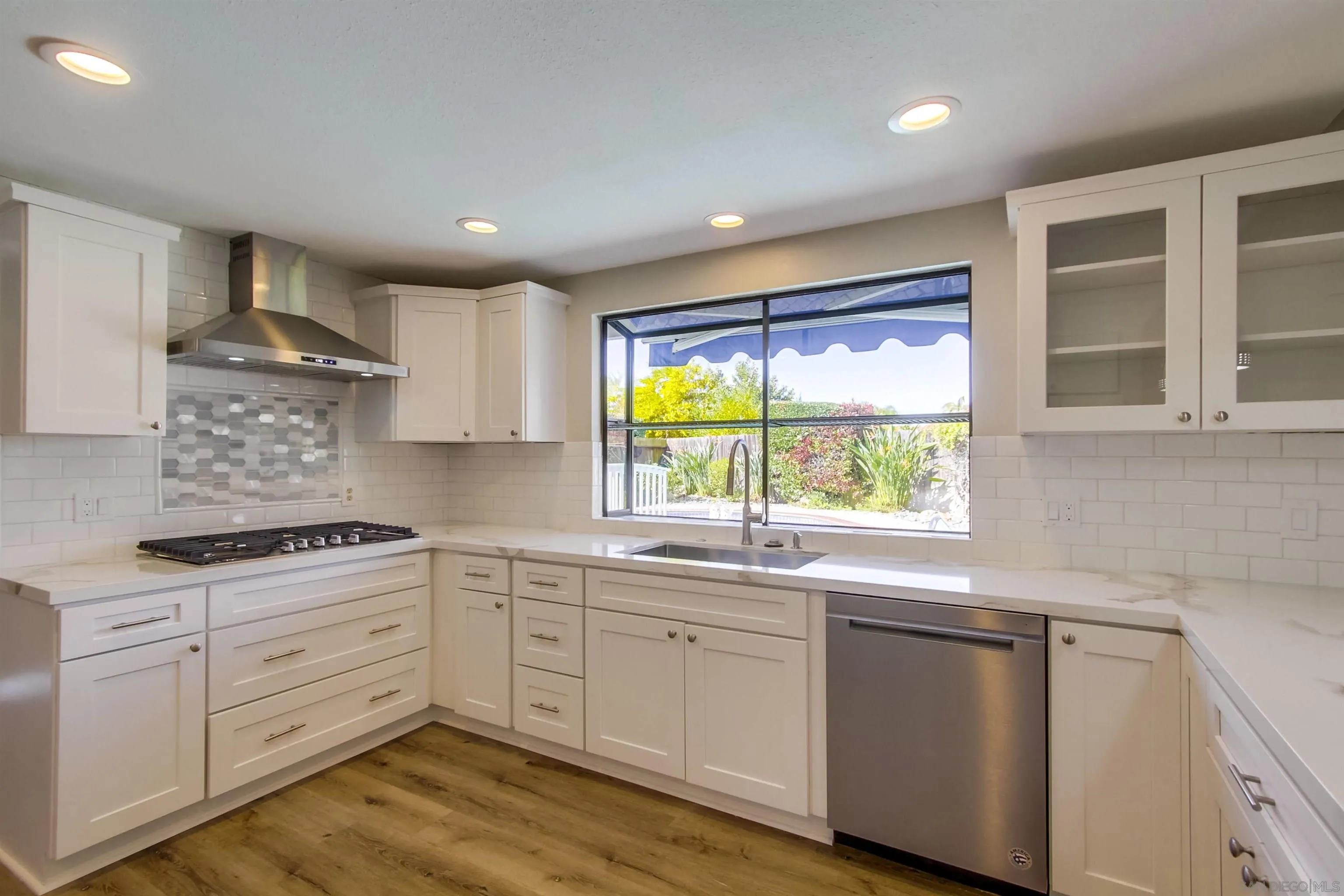 https://cdn.realtyfeed.com/cdn/127/220025209/5defeca7f3597e8a7c42f3696b14e9eb.webp