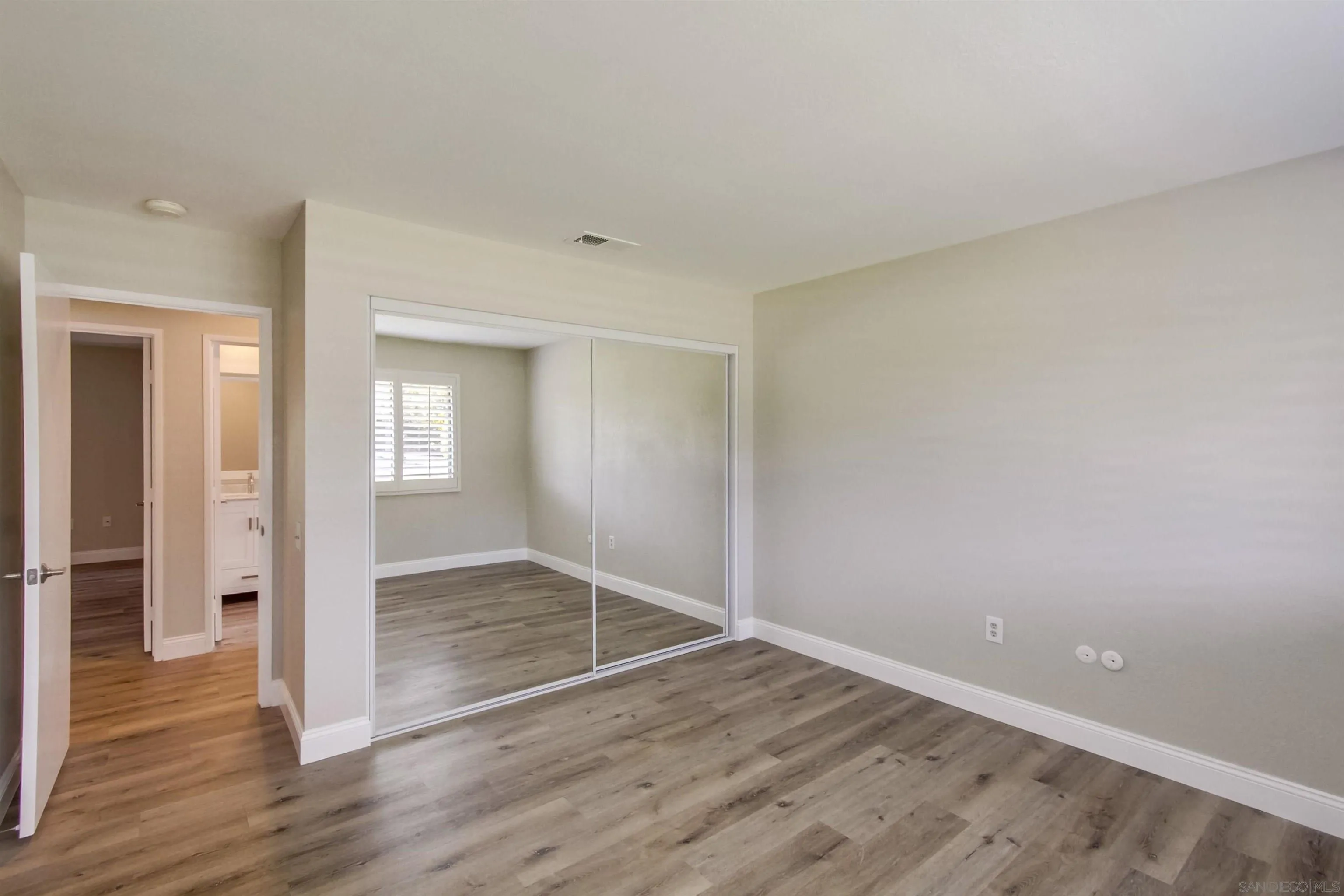 https://cdn.realtyfeed.com/cdn/127/220025209/7a12f8ad5cc34fd2125822950469a3c8.webp