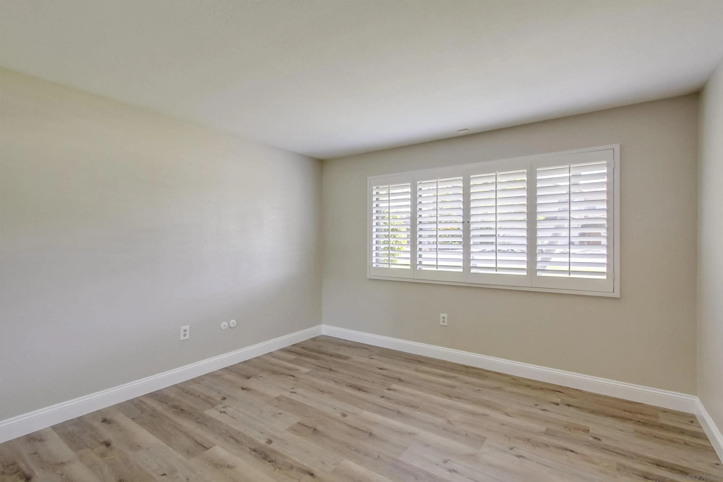 https://cdn.realtyfeed.com/cdn/127/220025209/9b87f5c835e8cb3318fac188eb7ecdc3.webp