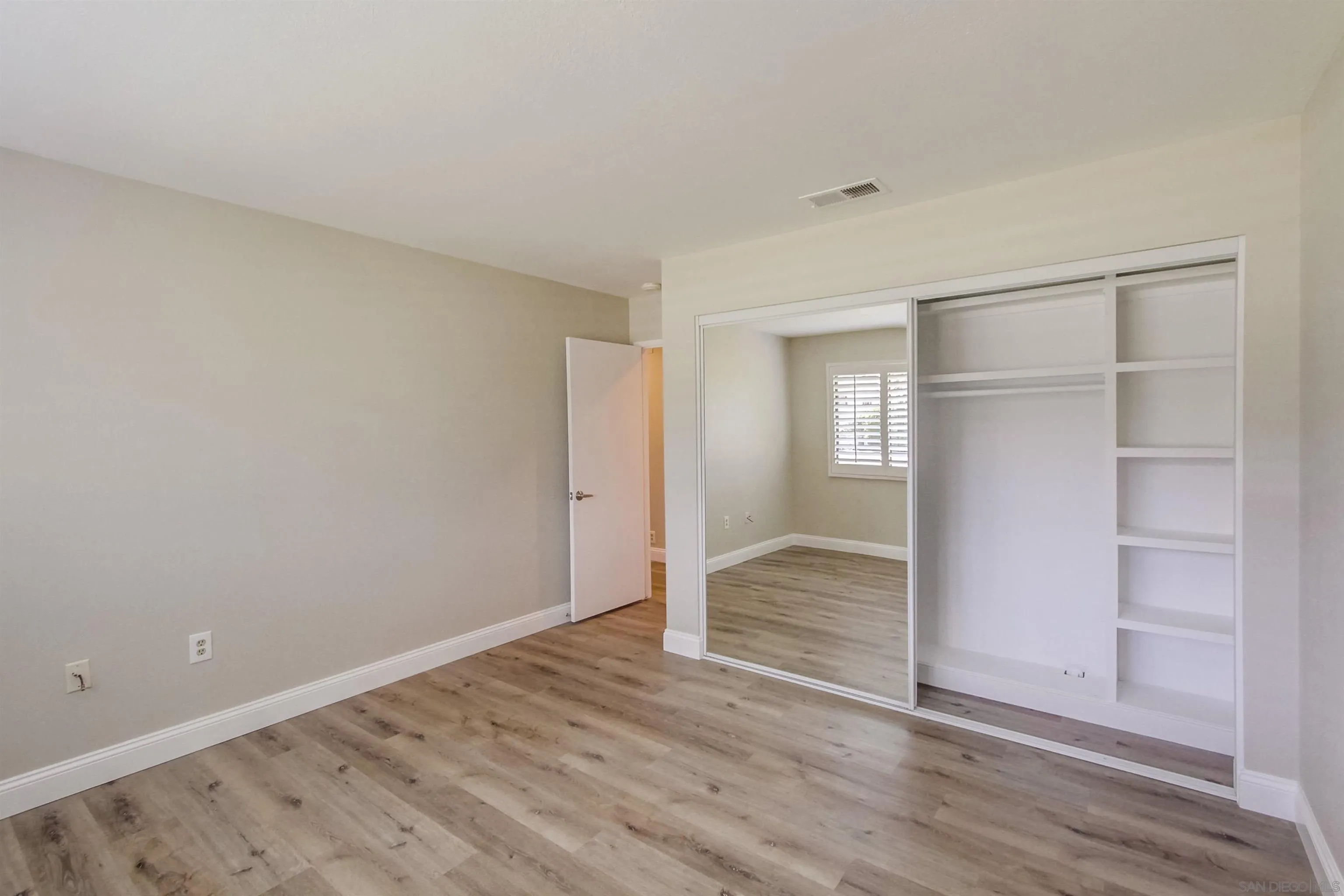 https://cdn.realtyfeed.com/cdn/127/220025209/aa61cee4b9909cd07ae29e21659392a0.webp