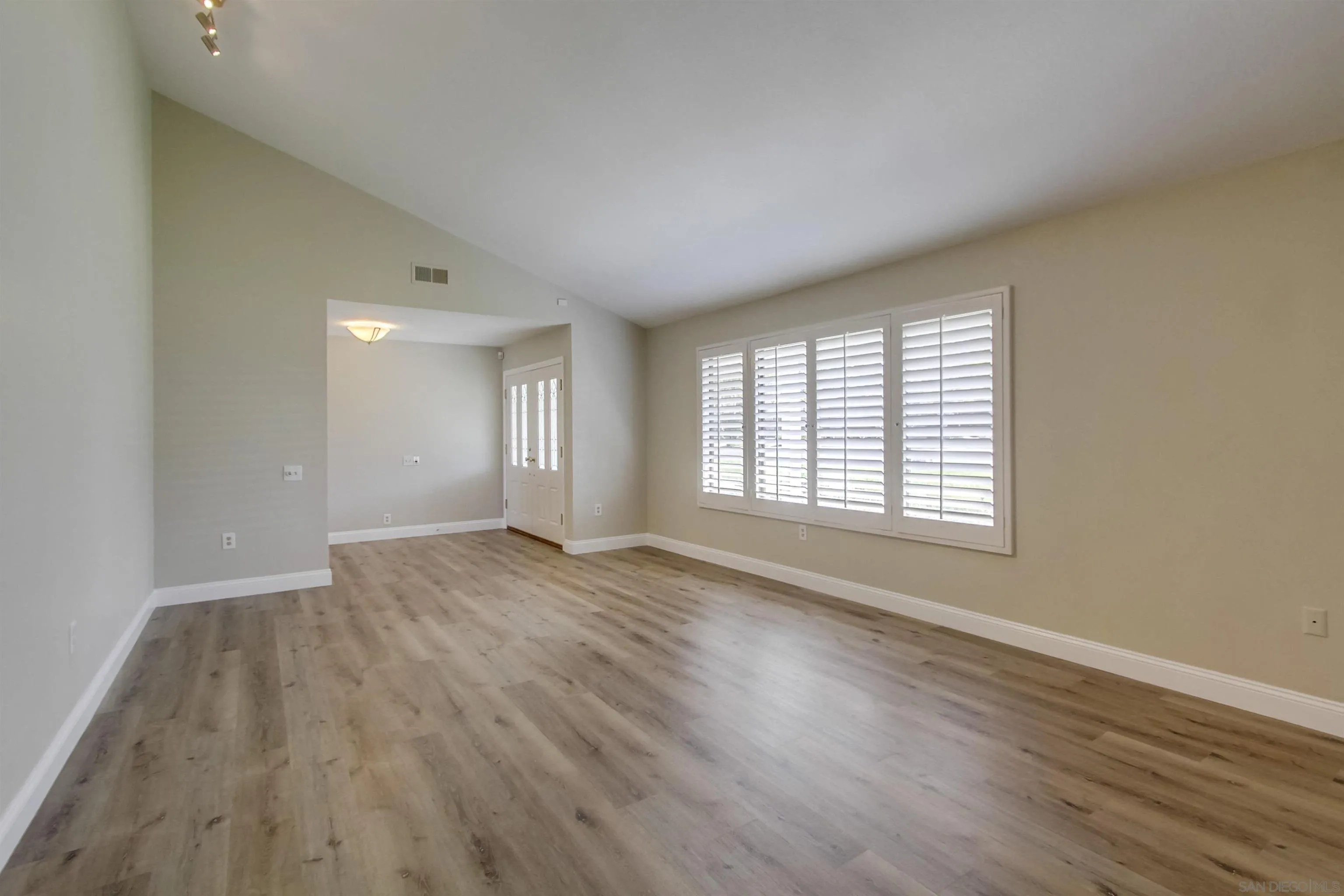 https://cdn.realtyfeed.com/cdn/127/220025209/bcadf8a21f0e41bc41b32a90581b4fcb.webp