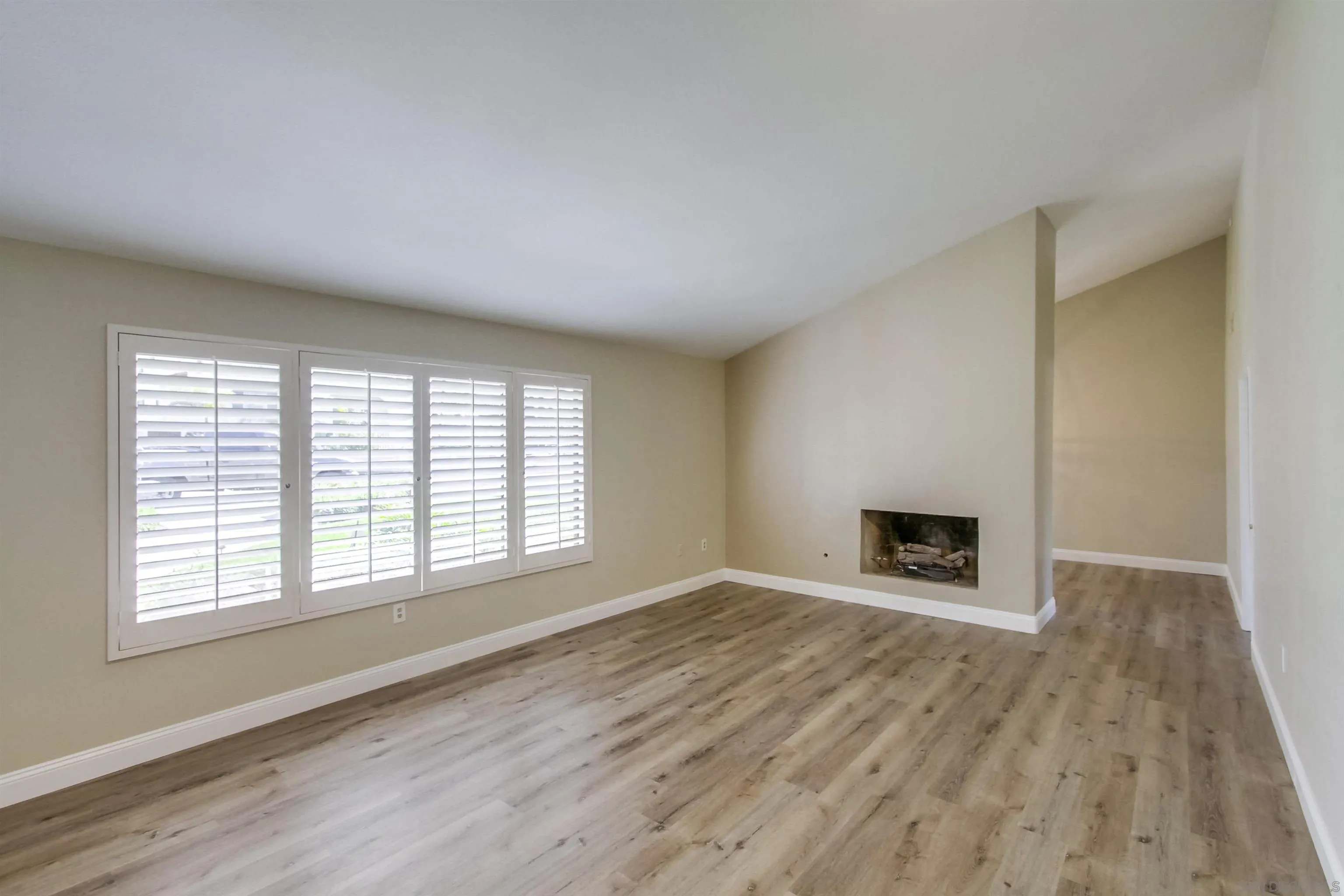 https://cdn.realtyfeed.com/cdn/127/220025209/fba16681748e67aa4f87762b9108b3c3.webp
