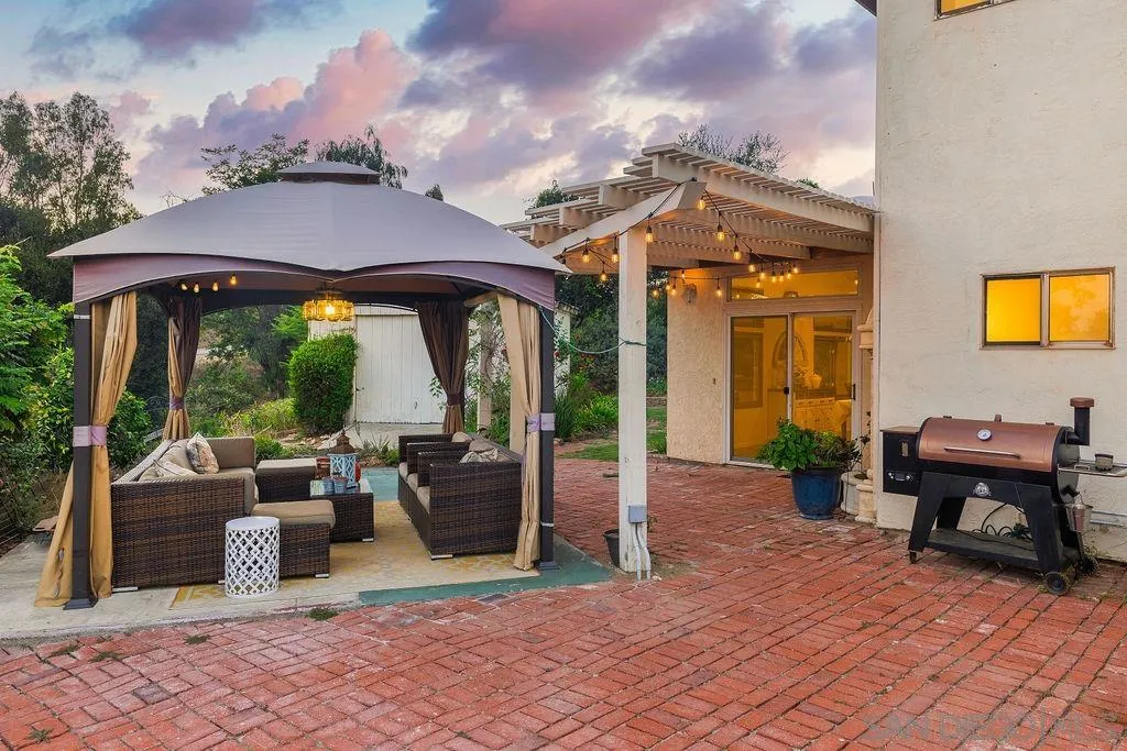 https://cdn.realtyfeed.com/cdn/127/220025428/caf79678c2fcc61a06e06a6f43407729.webp