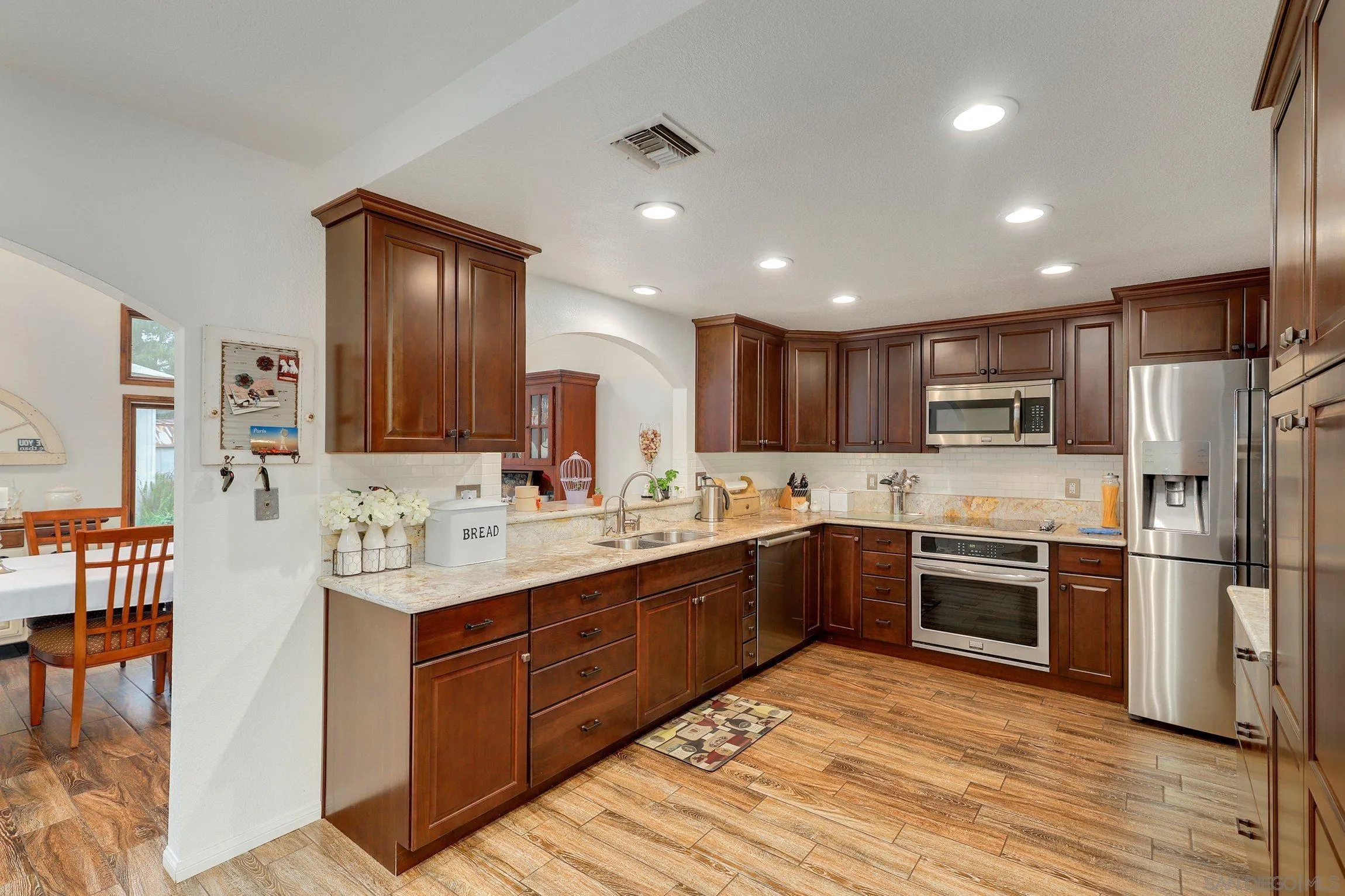 https://cdn.realtyfeed.com/cdn/127/220025428/d6c010b6c142343a531cf2997c46586b.webp