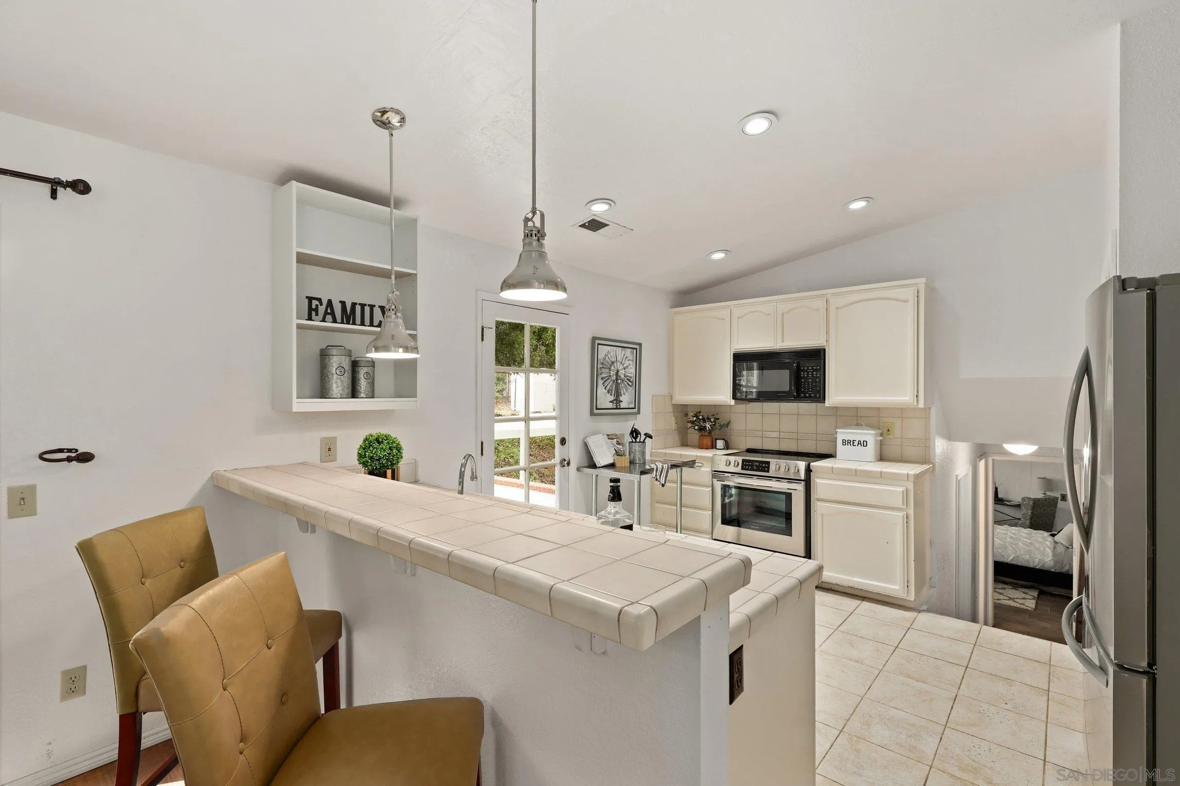 https://cdn.realtyfeed.com/cdn/127/220025480/10978485c8728662f41fb4bec23d0fe7.webp