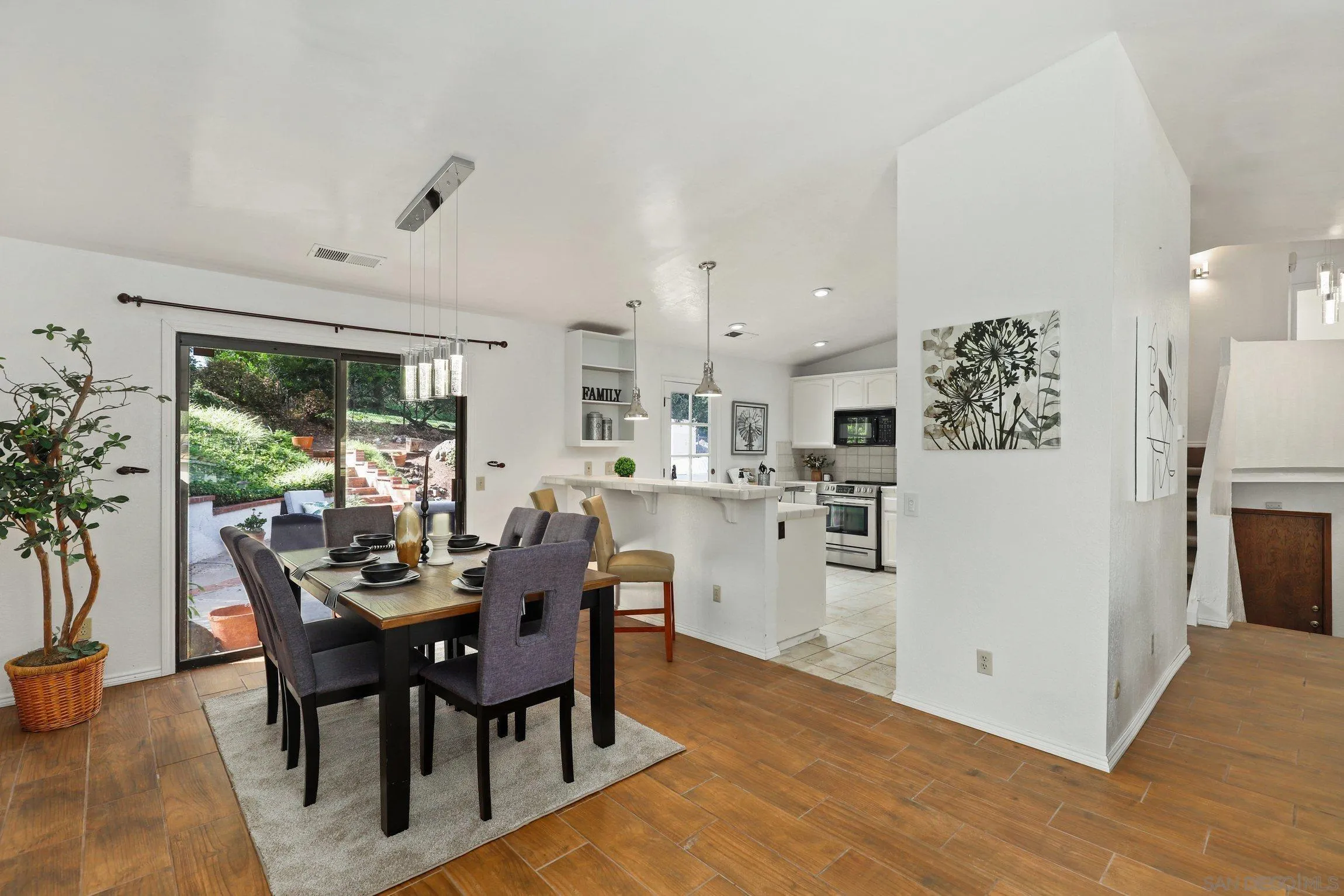https://cdn.realtyfeed.com/cdn/127/220025480/60c28ef352392e0a2480e27206240868.webp