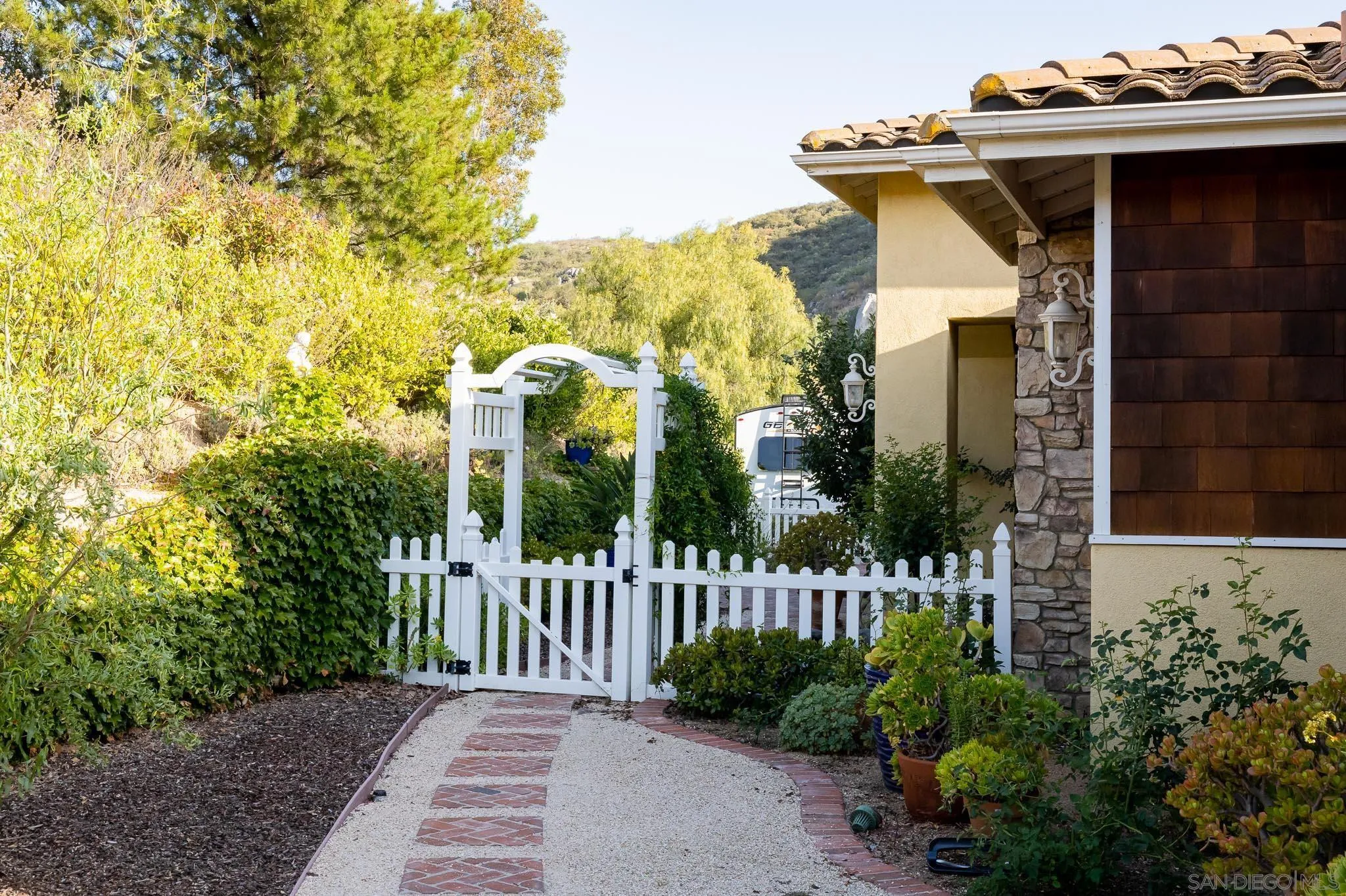 https://cdn.realtyfeed.com/cdn/127/220025507/59b0ce3c18ab19d6eb63bab400f9a785.webp