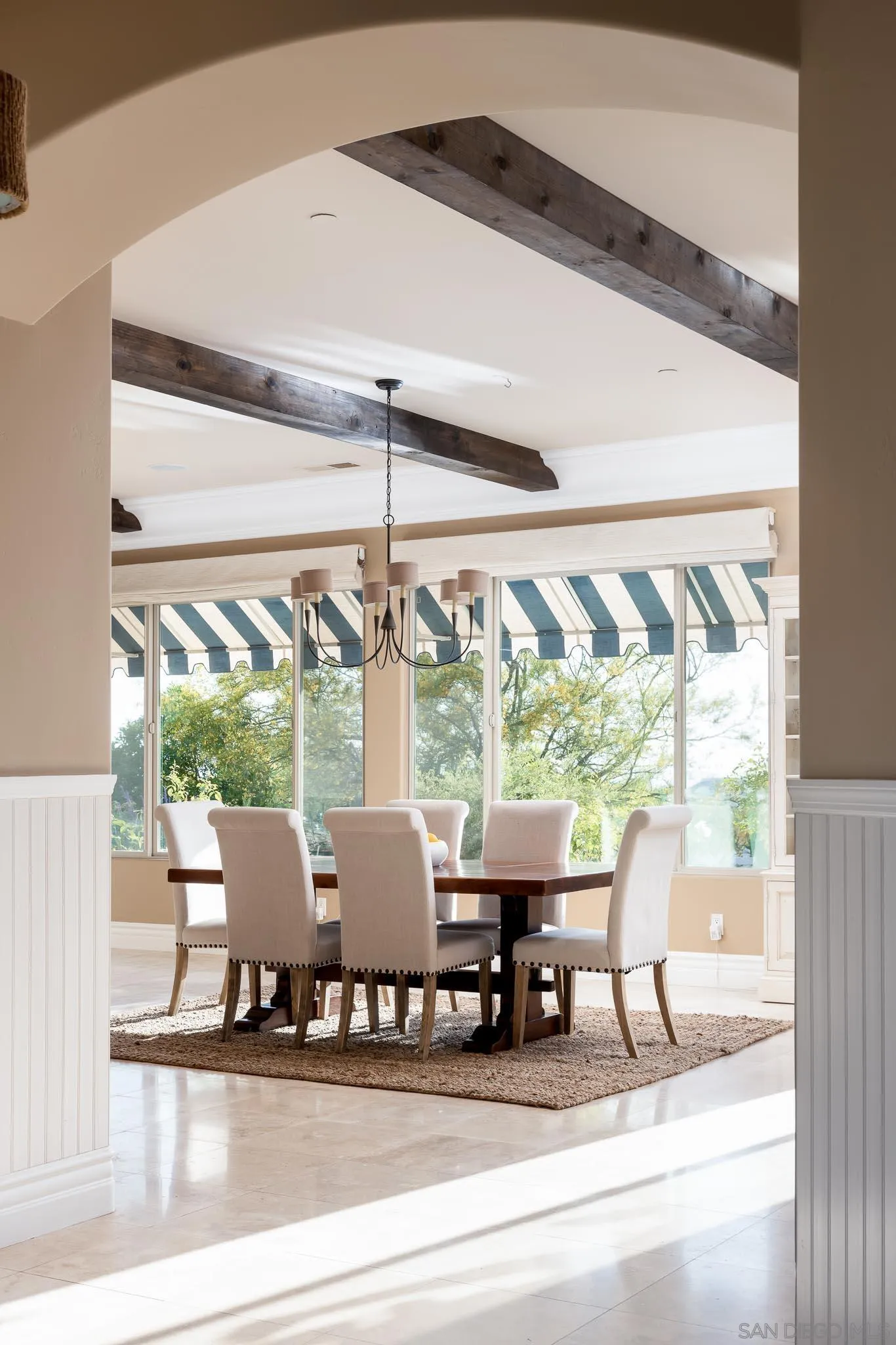 https://cdn.realtyfeed.com/cdn/127/220025507/8e62ca4f87433b001dd6ac6c22882c3c.webp
