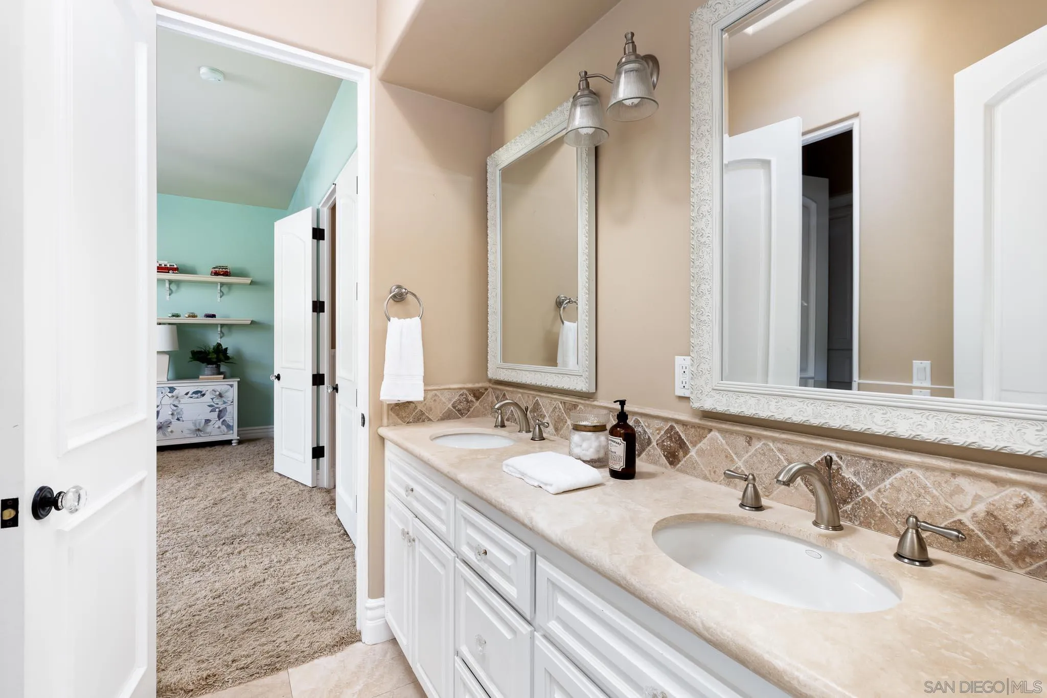 https://cdn.realtyfeed.com/cdn/127/220025507/f39901615df0aa8ddc794292c23c3e66.webp