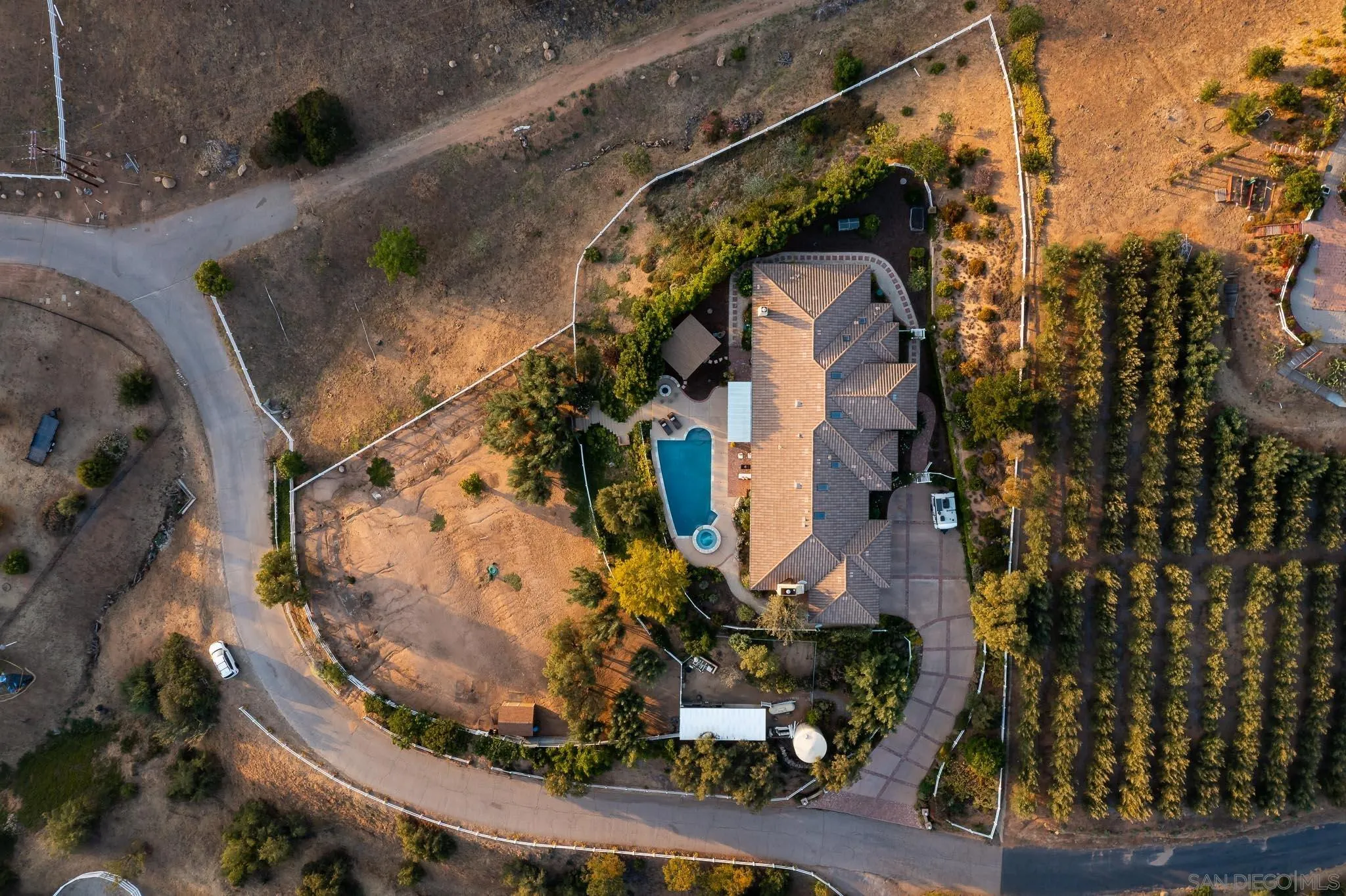 https://cdn.realtyfeed.com/cdn/127/220025507/fb94a1e24065070b270ce9f503aa1bf6.webp