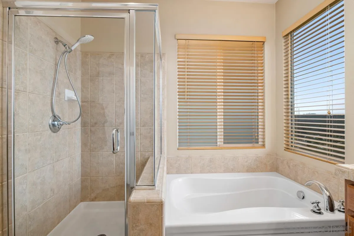 https://cdn.realtyfeed.com/cdn/127/220025577/8f6bf0b47fd1fc72820859c4526adfba.webp