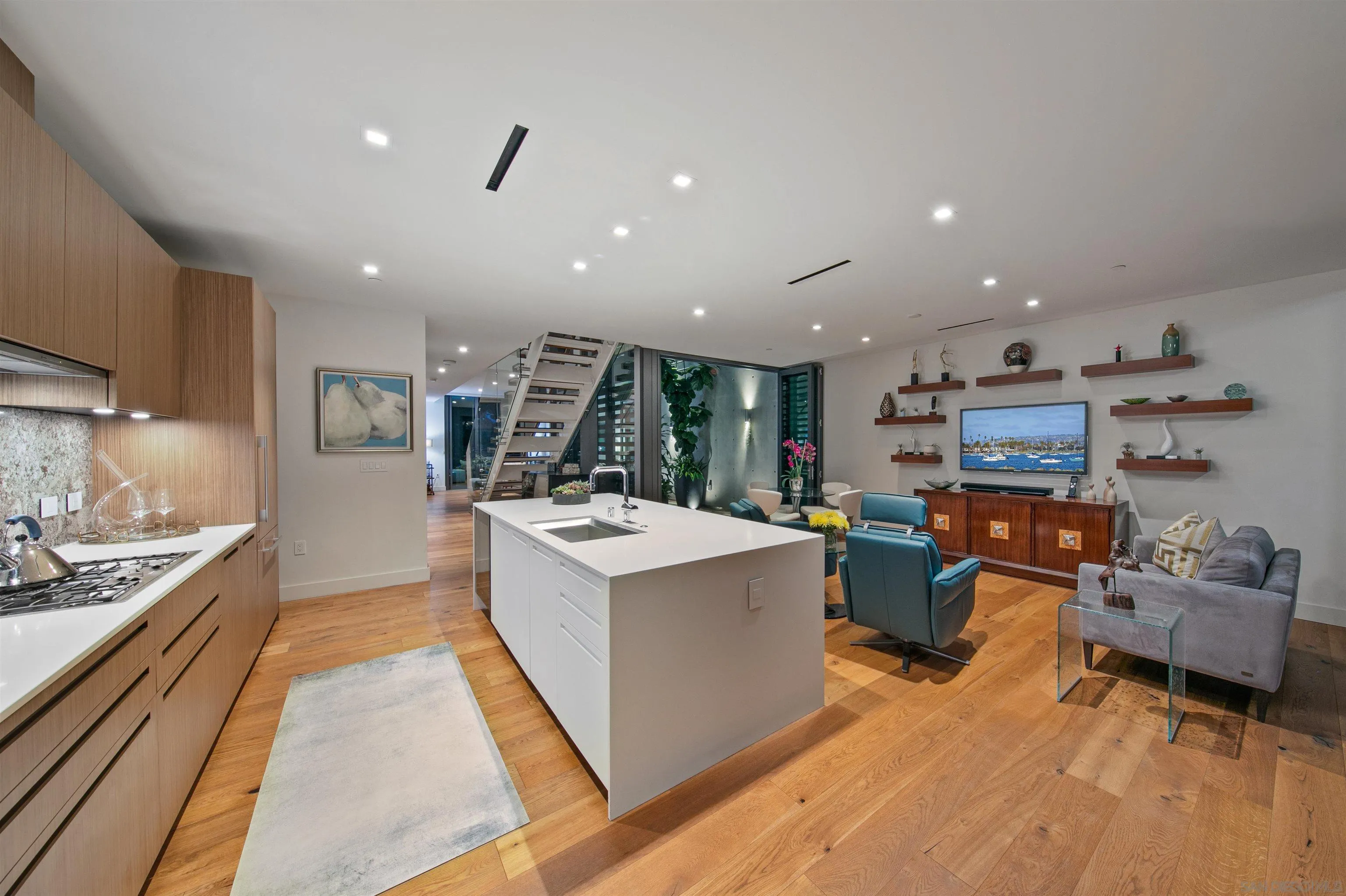 Photo #5: 220025606 Listing 