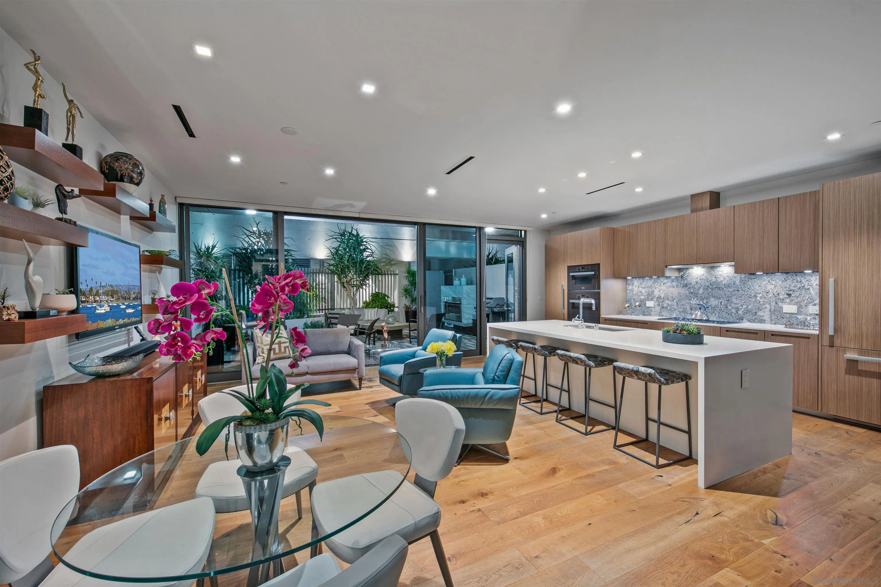 Photo #4: 220025606 Listing 