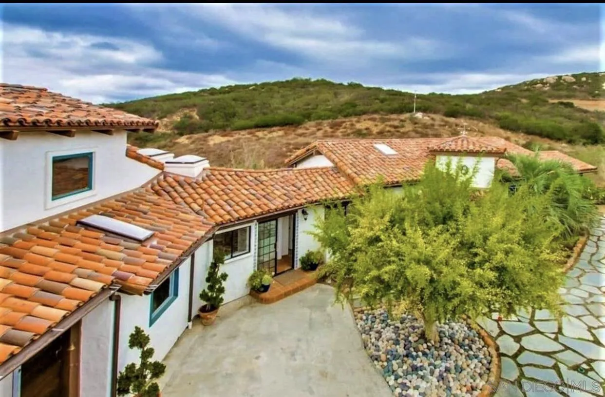 https://cdn.realtyfeed.com/cdn/127/220025795/b21a6be5639fc8560a955b81bc73de6a.webp