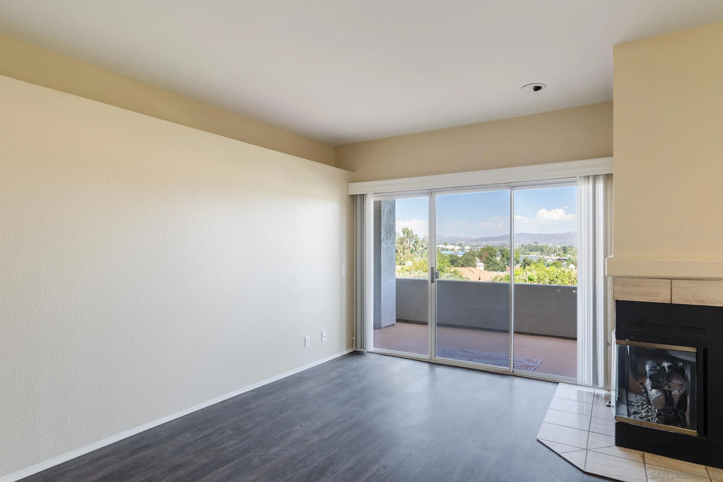 https://cdn.realtyfeed.com/cdn/127/220025821/adf800ba0b182cc84c34f841a729053d.webp