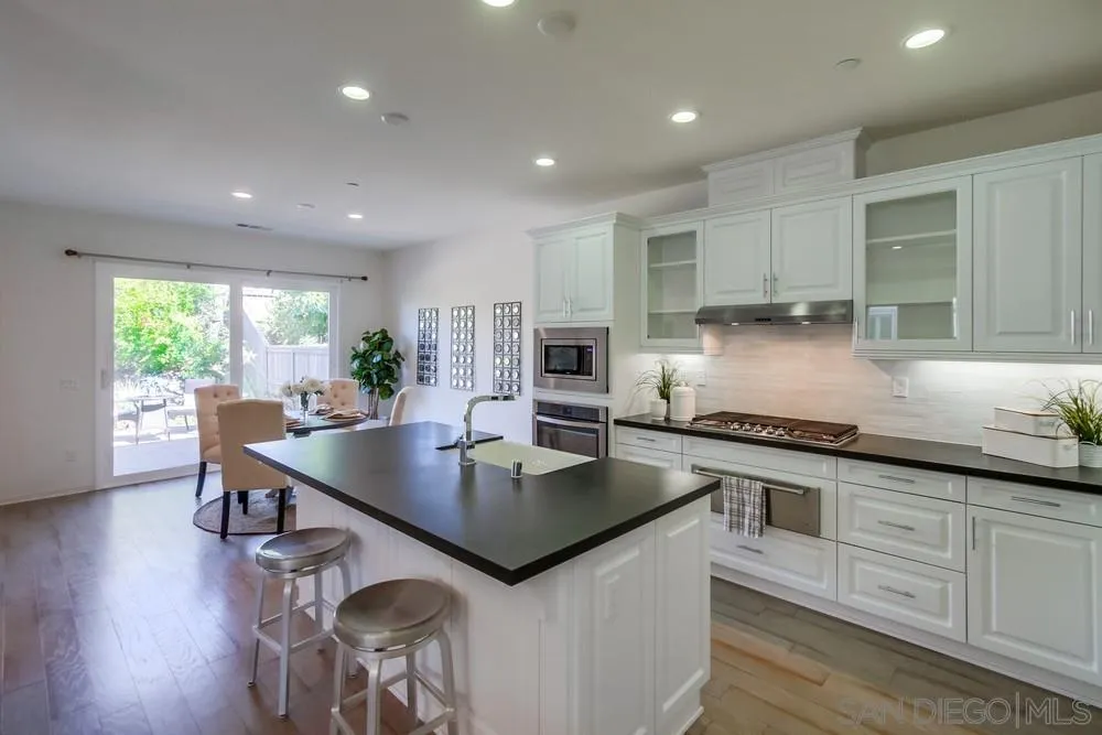 https://cdn.realtyfeed.com/cdn/127/220025942/17765d36394608324a85bc27969aaa40.webp