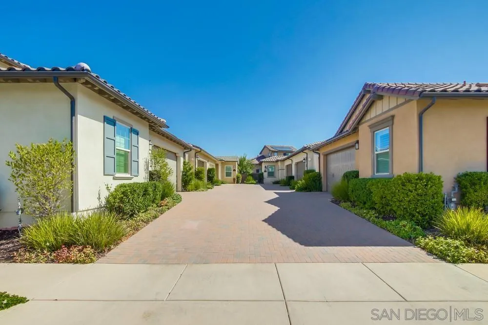 https://cdn.realtyfeed.com/cdn/127/220025942/79802a111c9645239d48af4a4c2ca9b1.webp