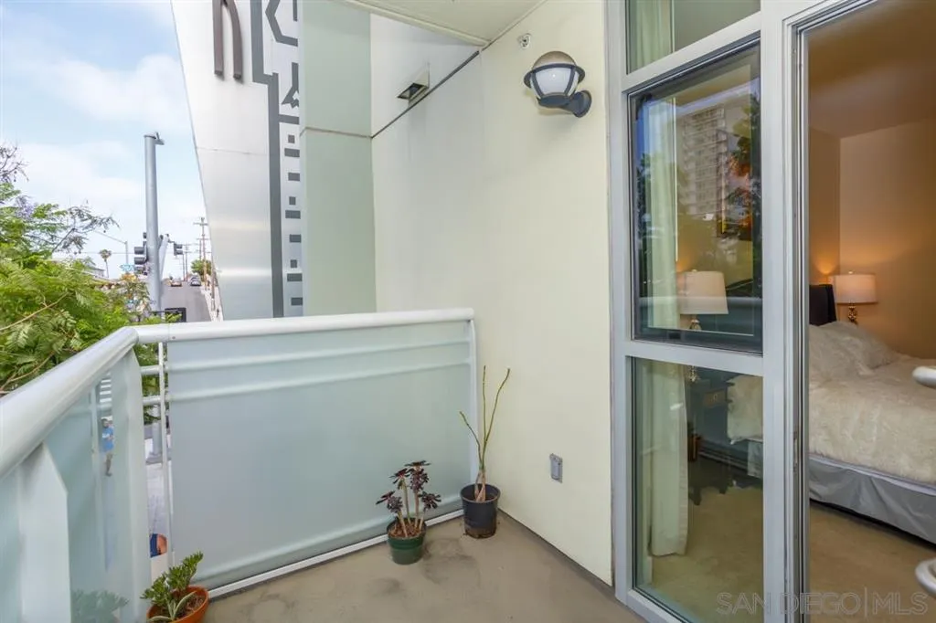 https://cdn.realtyfeed.com/cdn/127/220025975/08711d4f30dffb401c08ec96c3b95977.webp