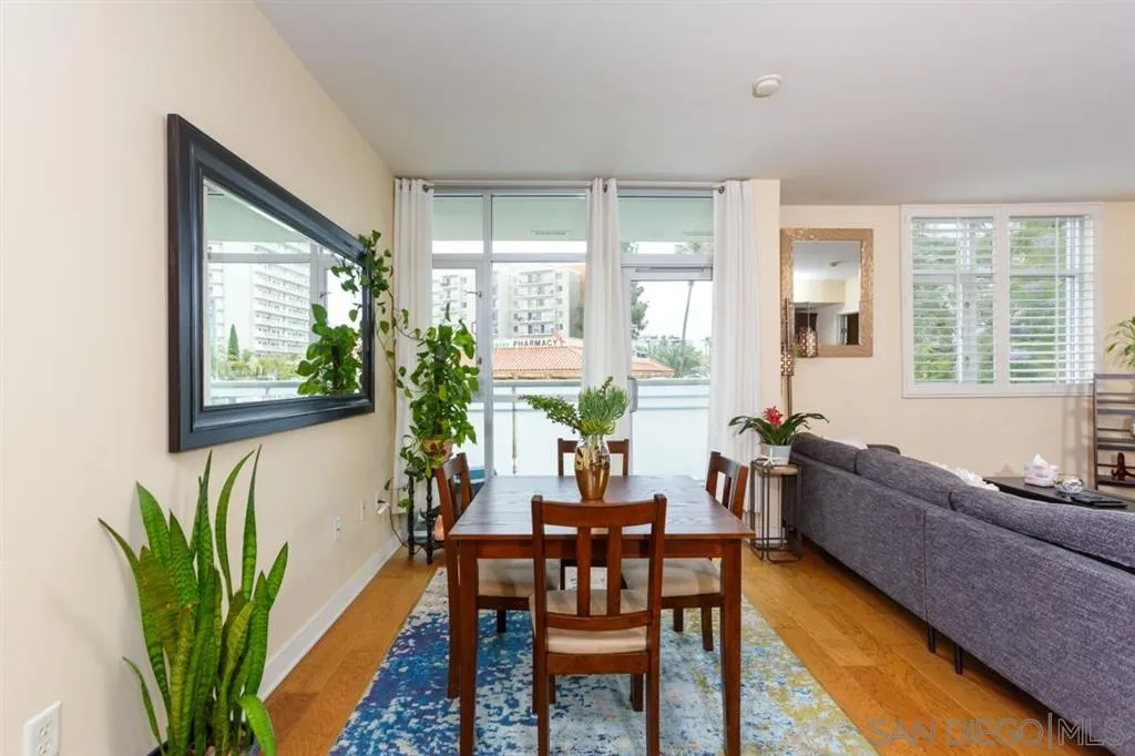https://cdn.realtyfeed.com/cdn/127/220025975/09a35076efffa6b020b9f8be9ce669d3.webp