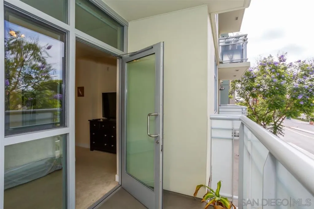 https://cdn.realtyfeed.com/cdn/127/220025975/83ad897fd32994c085f772e01a3e560f.webp