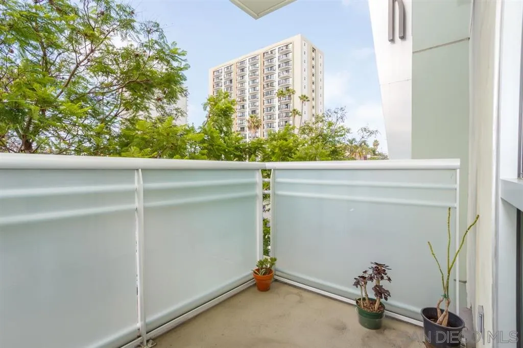 https://cdn.realtyfeed.com/cdn/127/220025975/9b9d418408accbcb616ccc0559bc5ad9.webp