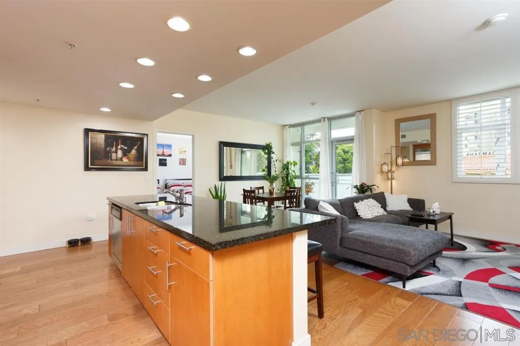 https://cdn.realtyfeed.com/cdn/127/220025975/ad469d17d954129b8b4e20cfd03e78b6.webp