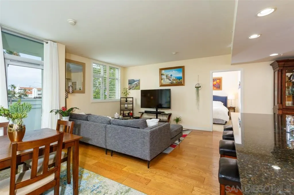 https://cdn.realtyfeed.com/cdn/127/220025975/ec925e35ec34ff66184f11622714f97c.webp