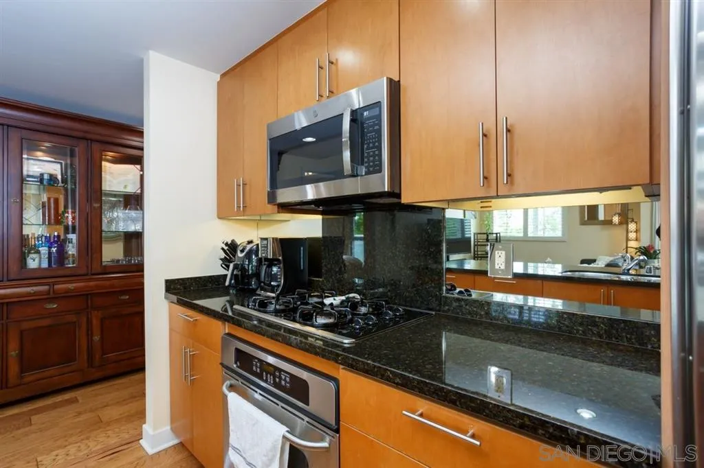 https://cdn.realtyfeed.com/cdn/127/220025975/fce7188d7986ef5e7d195fb54e567643.webp