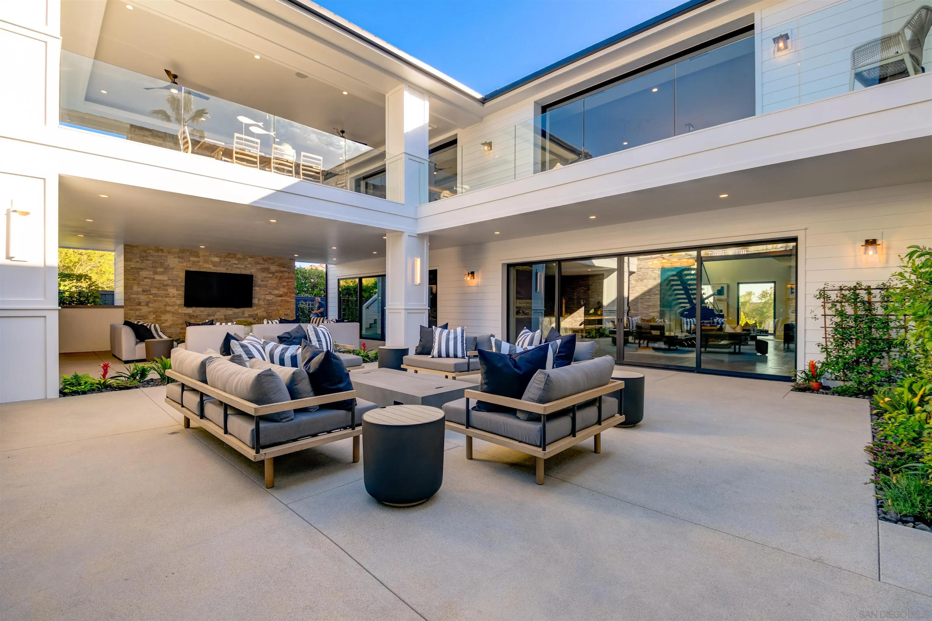 https://cdn.realtyfeed.com/cdn/127/220026265/16e43859115d60ab157a74d17ff34105.webp