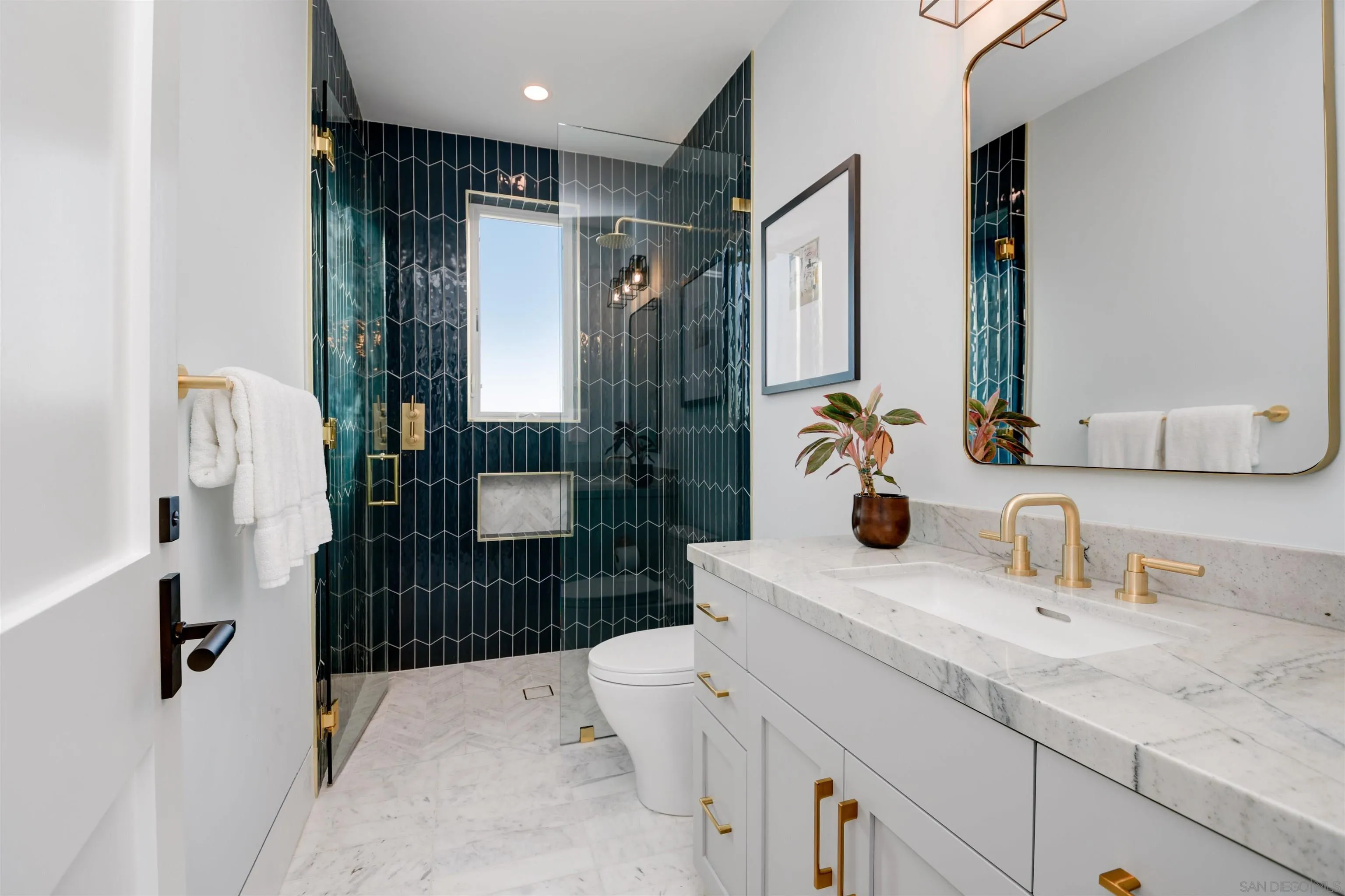 https://cdn.realtyfeed.com/cdn/127/220026265/6a0e880f09128374c1ea4ae78d854566.webp