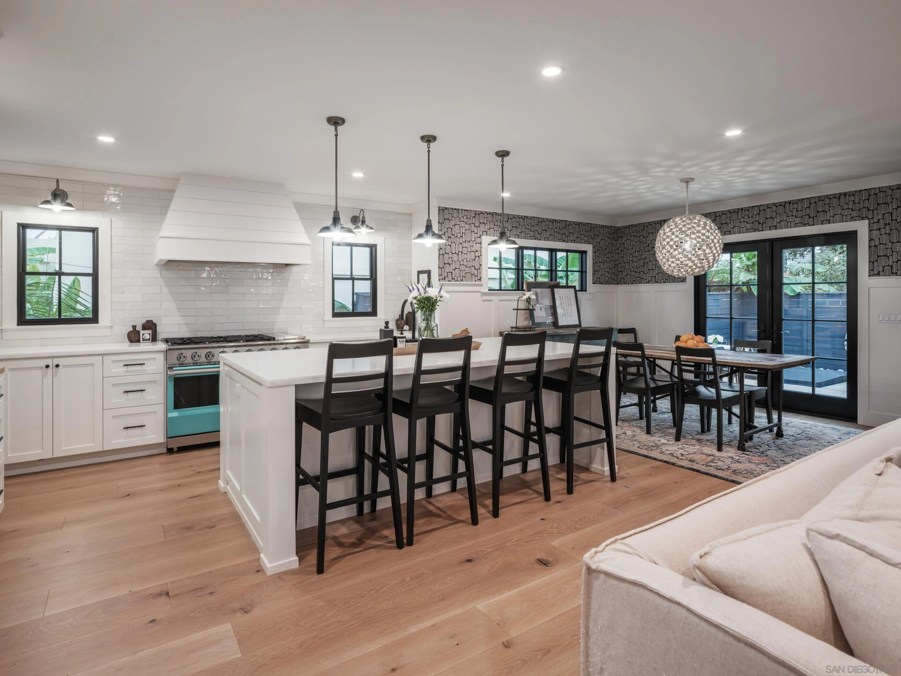 https://cdn.realtyfeed.com/cdn/127/220026286/7800ce471822973847b927fc4503cd47.webp