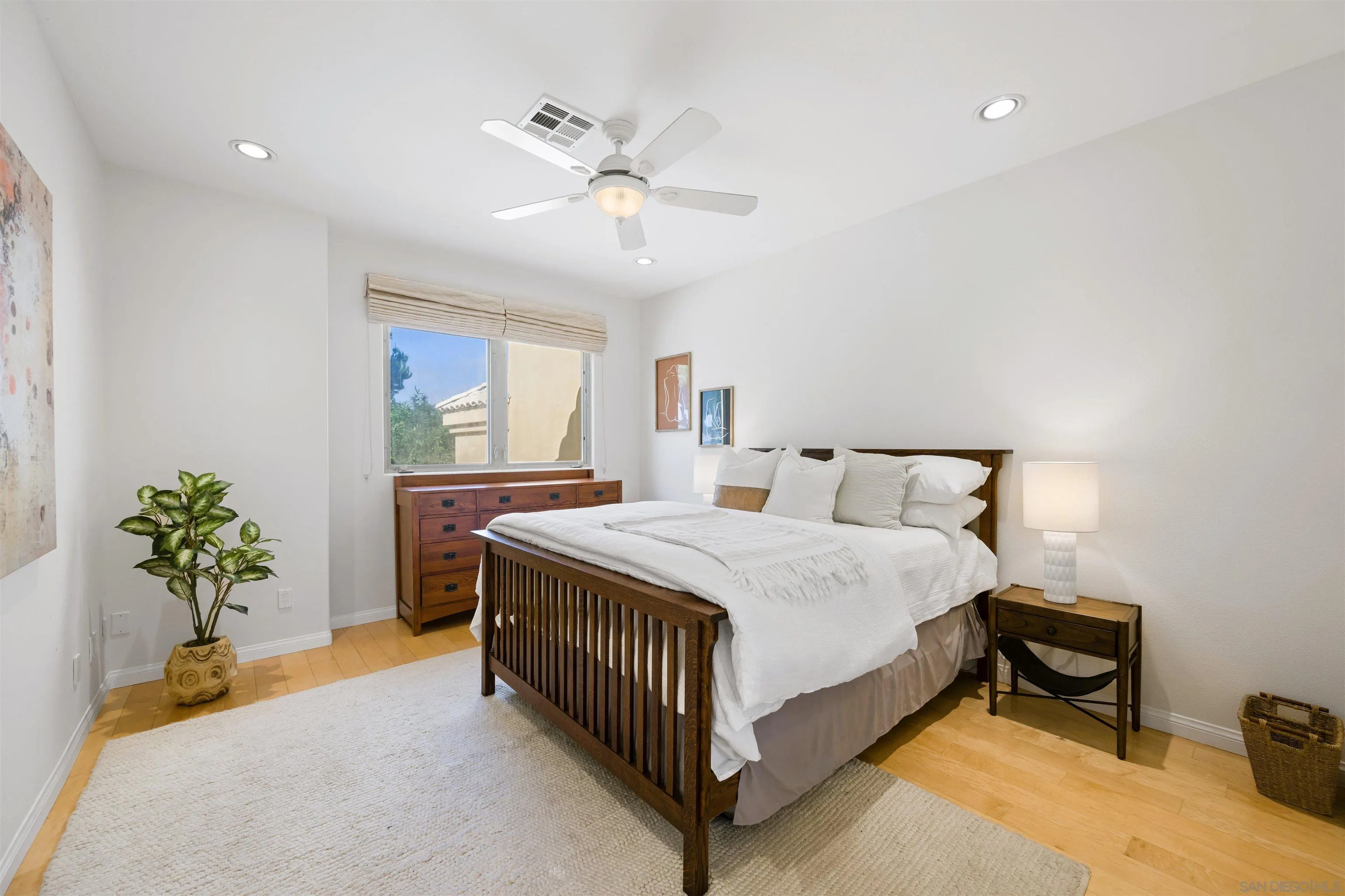 https://cdn.realtyfeed.com/cdn/127/220026333/28cfd5d170778e53b5db20c9f7761563.webp