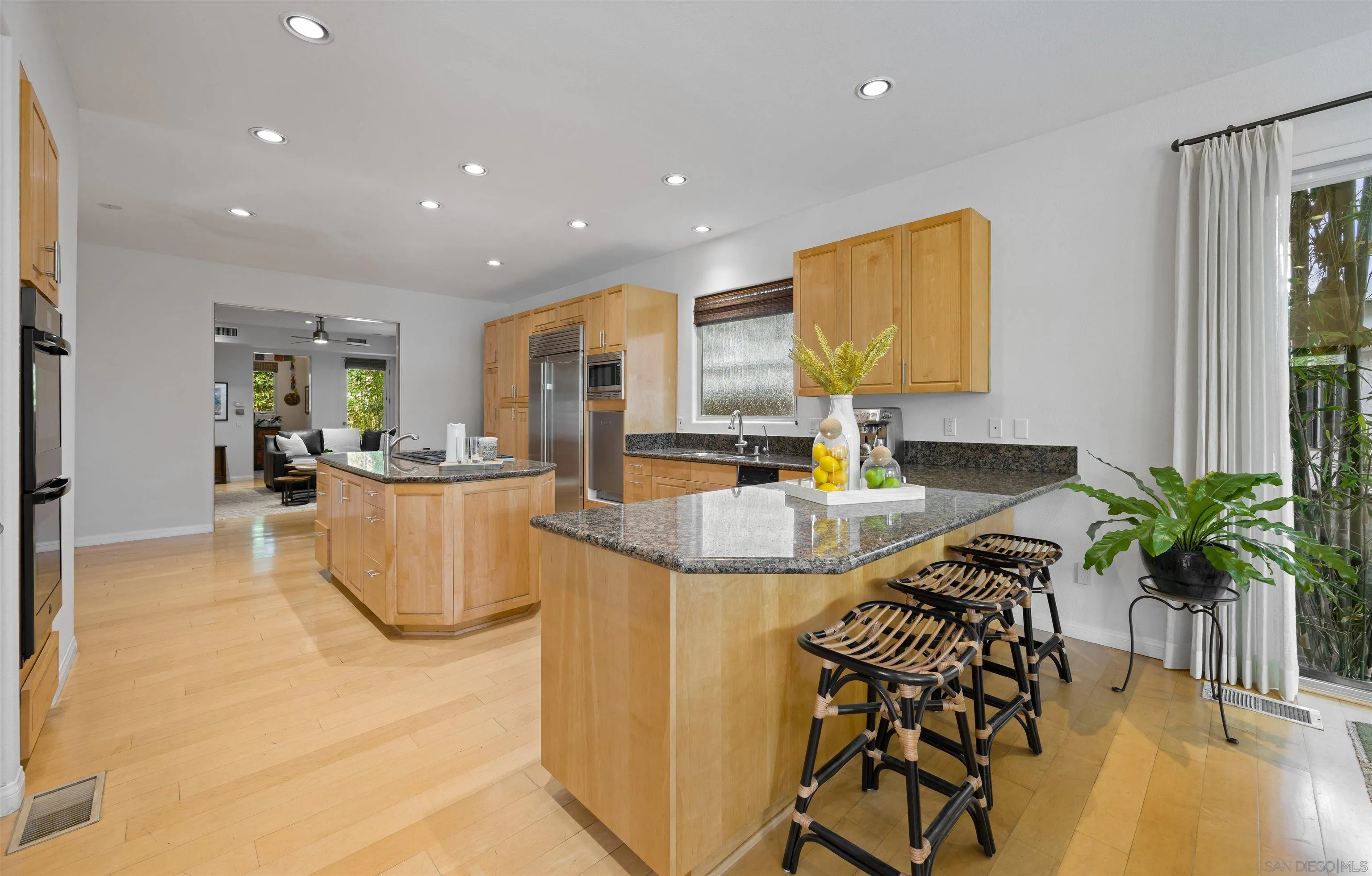 https://cdn.realtyfeed.com/cdn/127/220026333/8cc682f628f2ef1298c10c1332eb7538.webp