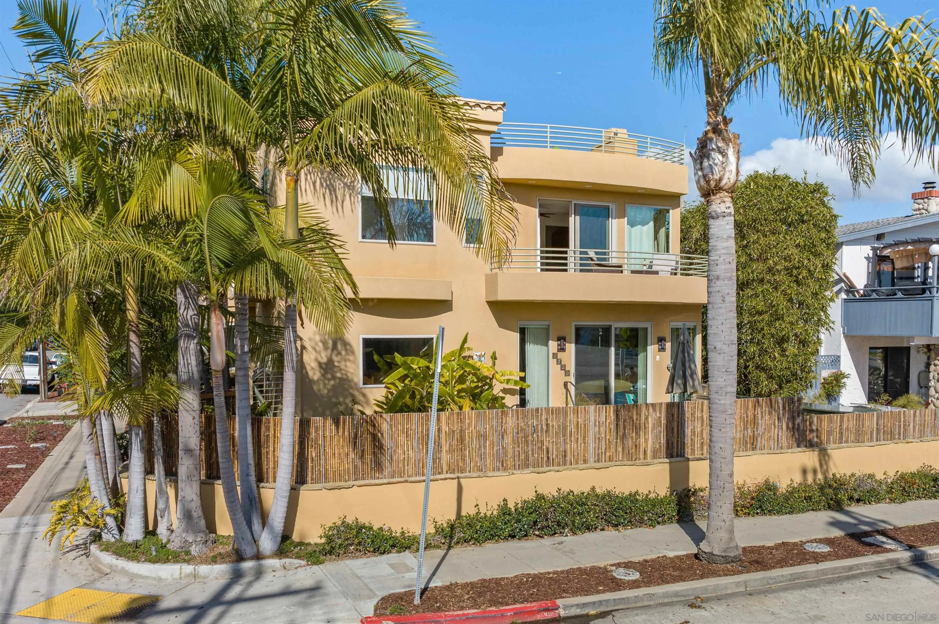 https://cdn.realtyfeed.com/cdn/127/220026333/cb507434685944be872c09cb620bf3b8.webp
