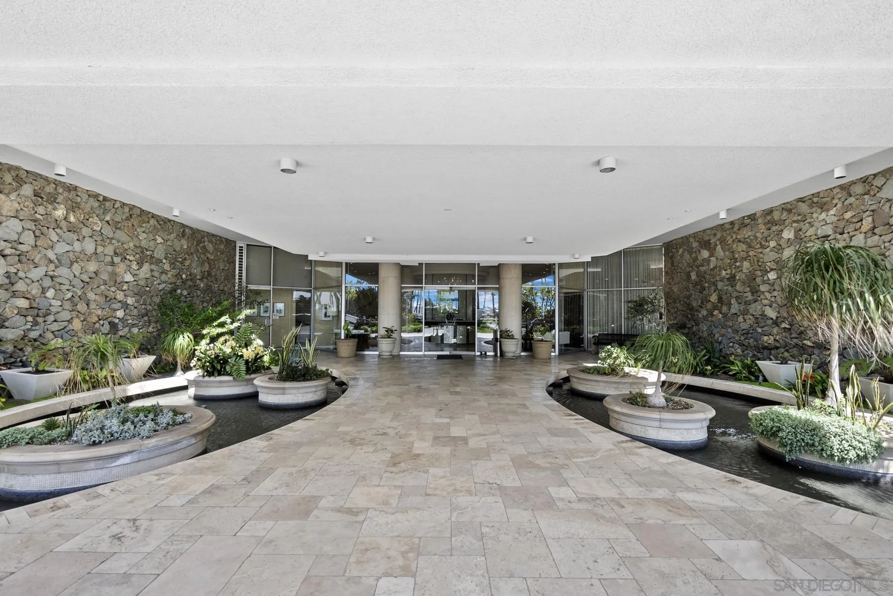 https://cdn.realtyfeed.com/cdn/127/220026597/03ffdb829947785f858cbae20e7310a8.webp