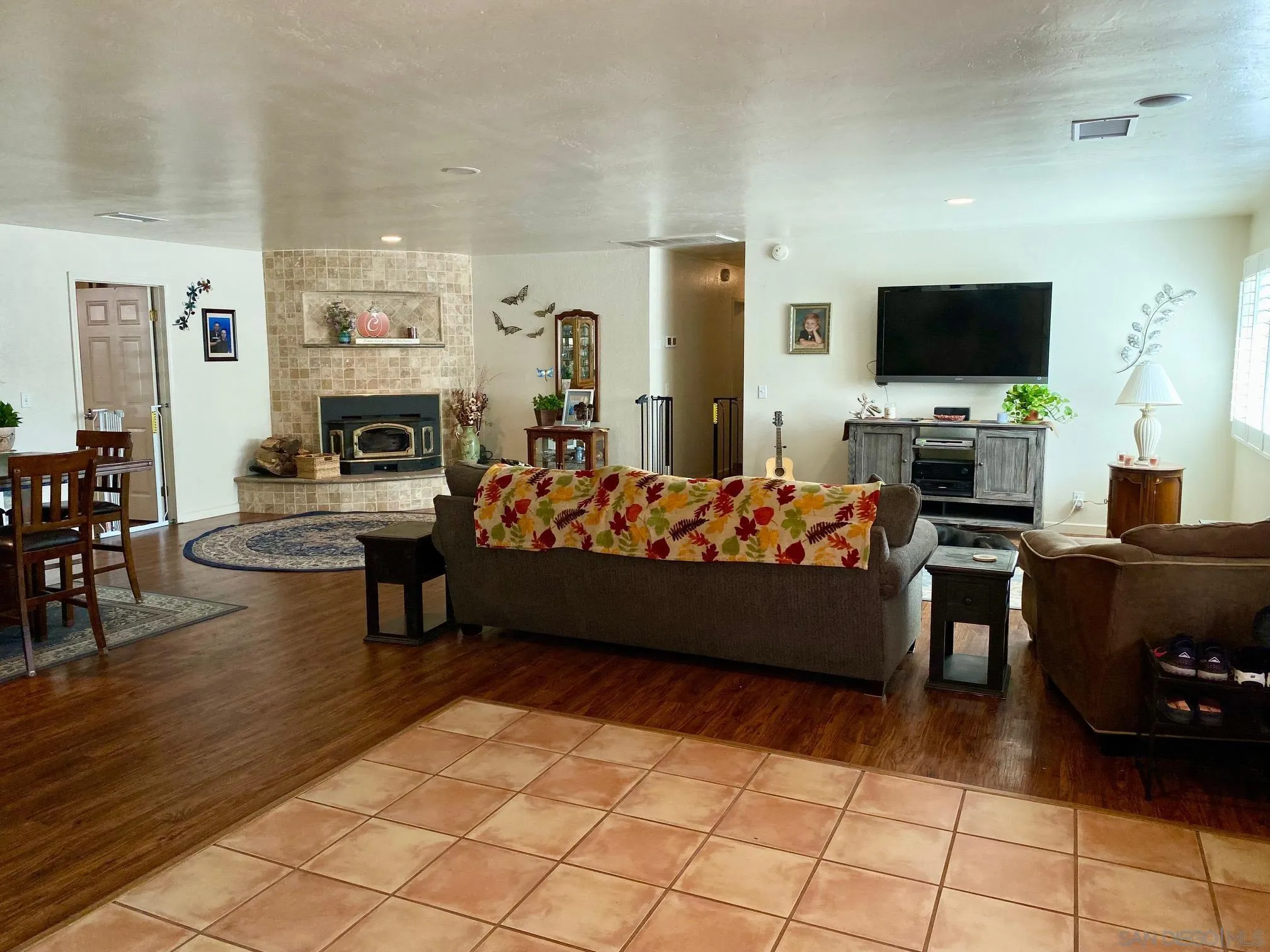 https://cdn.realtyfeed.com/cdn/127/220026607/6284d0d3c2f74054fab7a3f86d58ad2a.webp