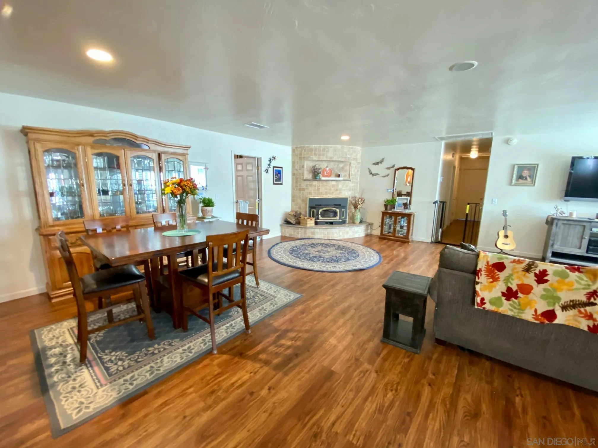 https://cdn.realtyfeed.com/cdn/127/220026607/7f247a11d7a3a5c4b509bcb788d61531.webp