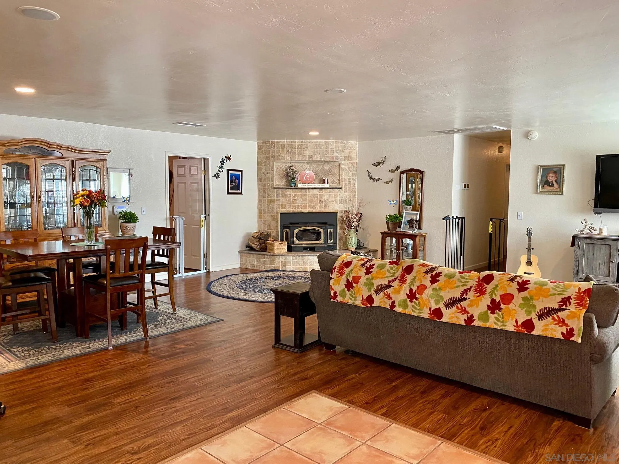 https://cdn.realtyfeed.com/cdn/127/220026607/7fb46f7be48c565bc94fe0c4c9a48485.webp