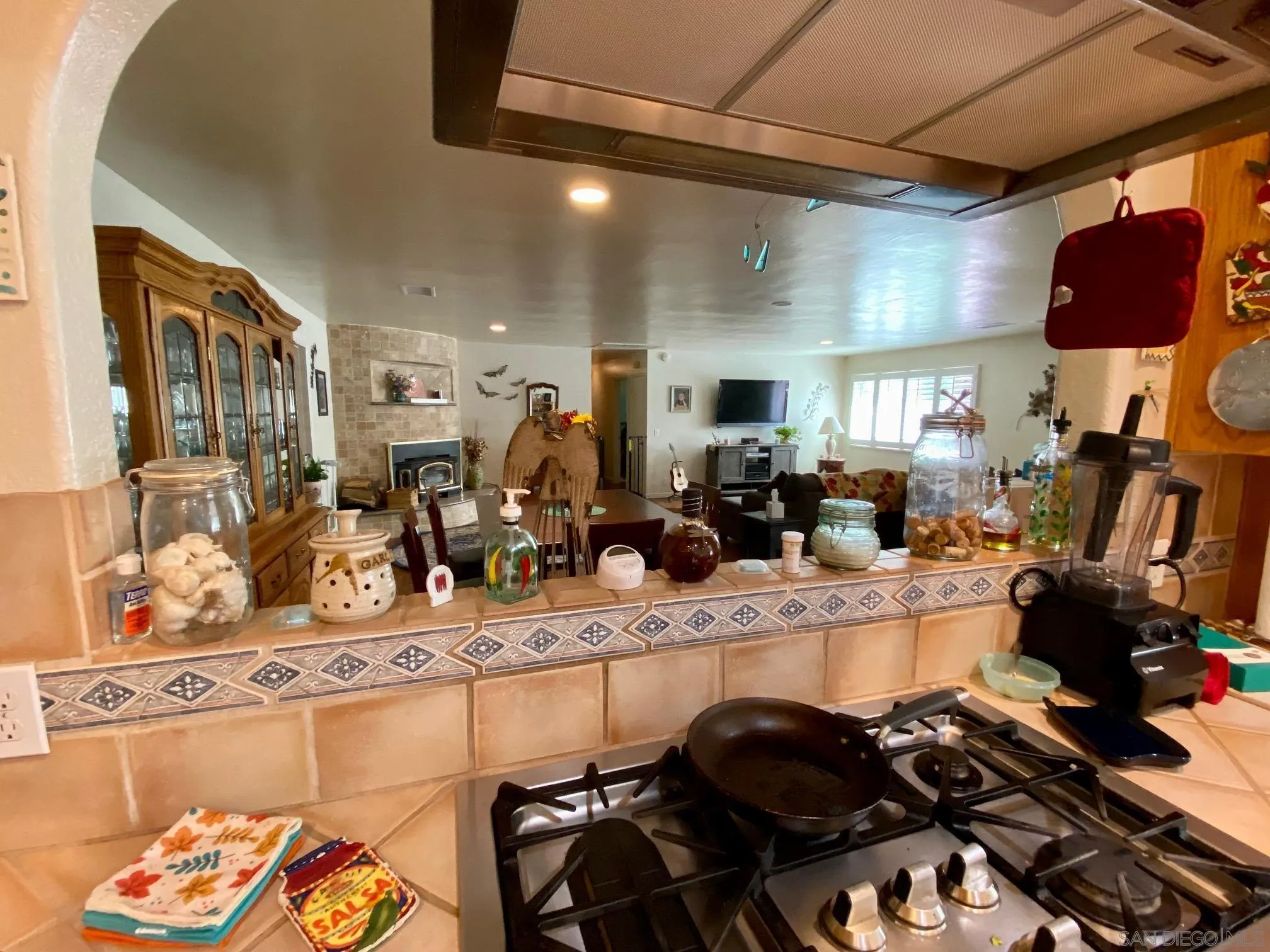 https://cdn.realtyfeed.com/cdn/127/220026607/acffc070c25cc38ccc226dff8a4ce8bc.webp