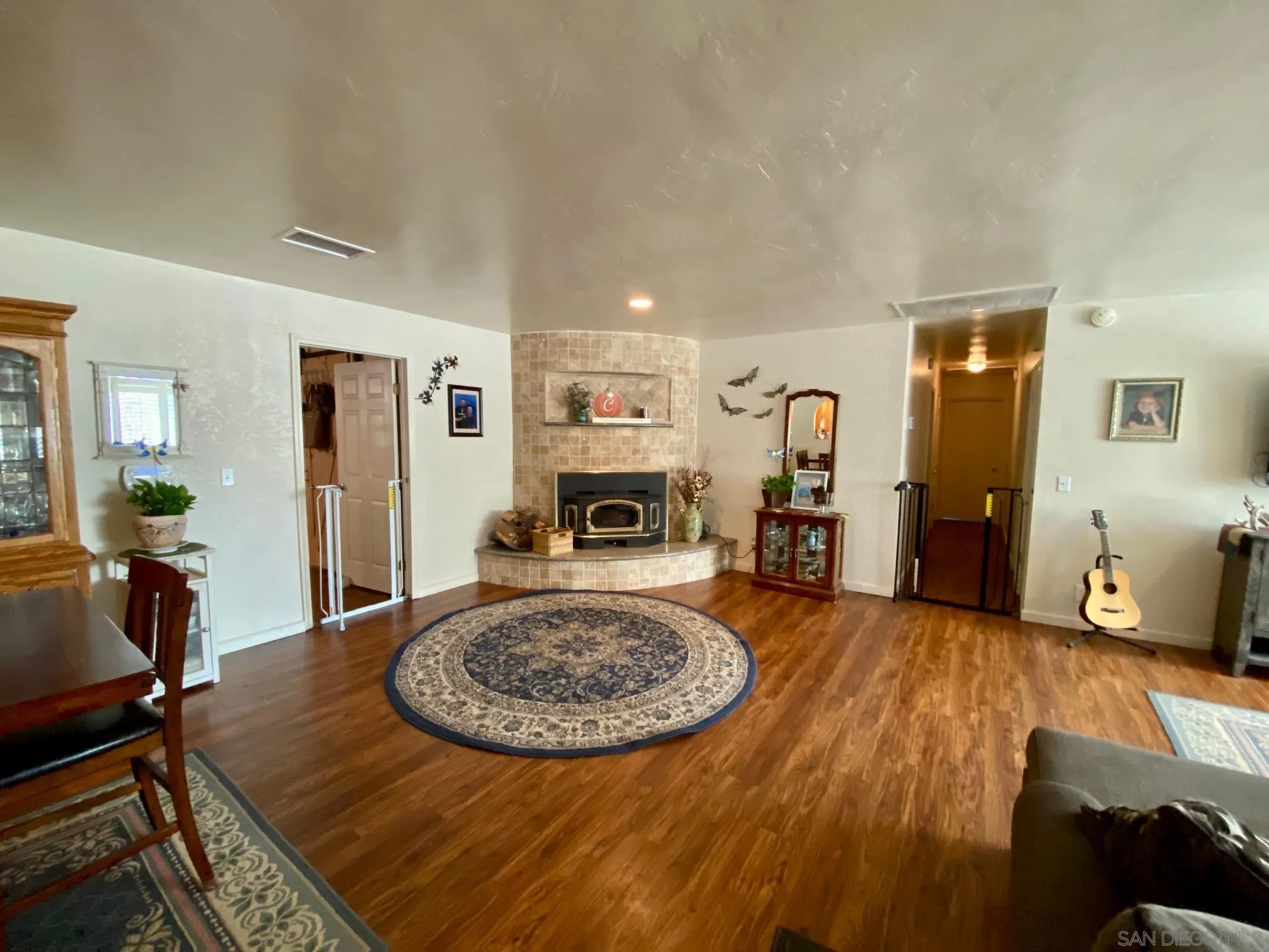 https://cdn.realtyfeed.com/cdn/127/220026607/b6fb176e0db861b9580c07d0560cc831.webp