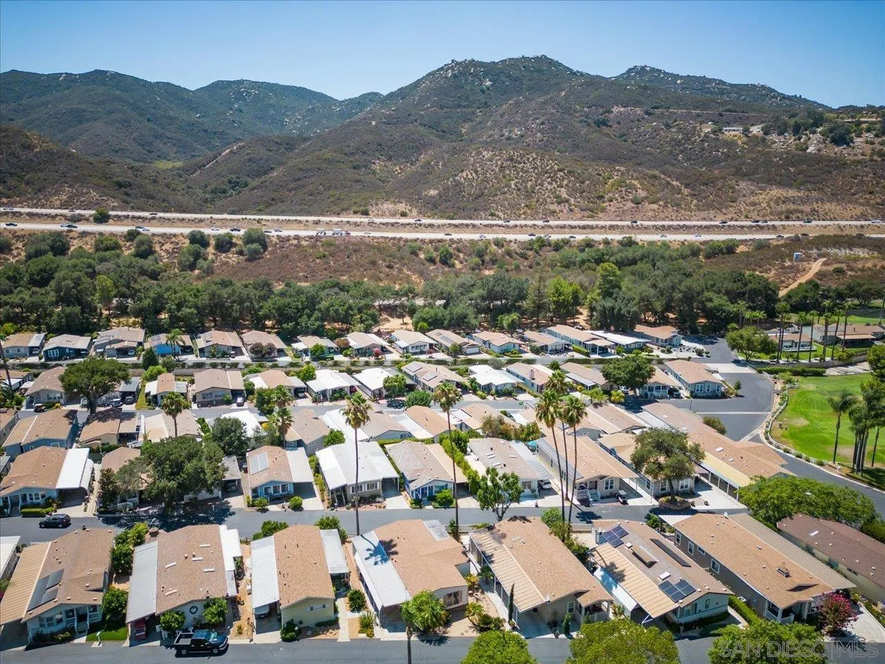 https://cdn.realtyfeed.com/cdn/127/220026618/db6c54d509b612882c483c4c277857c7.webp
