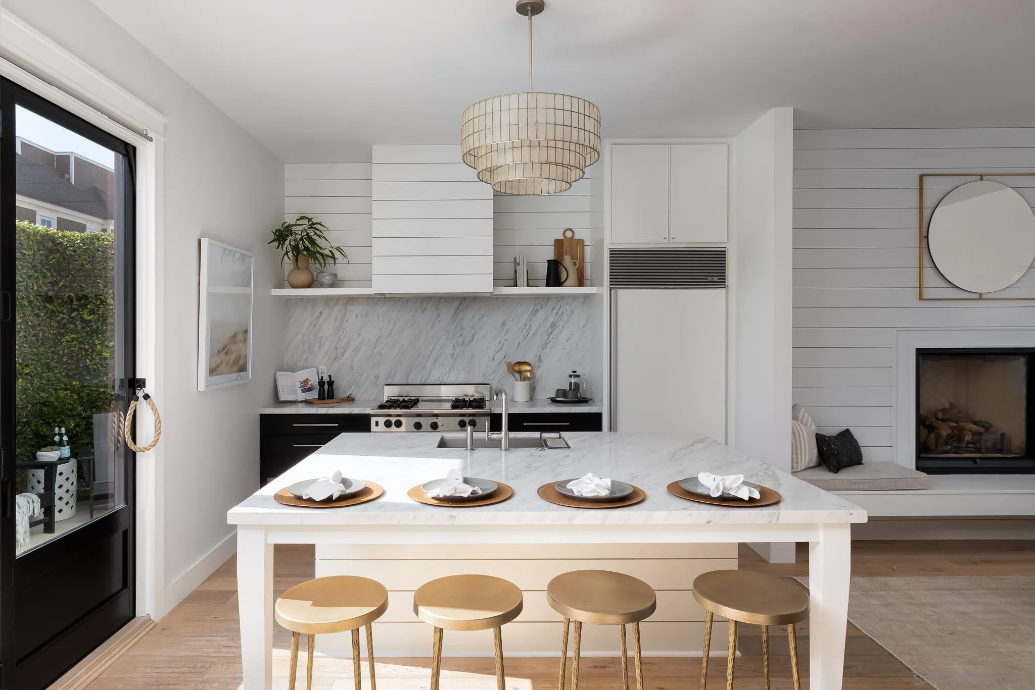 https://cdn.realtyfeed.com/cdn/127/220026650/2e8e6c1e2cb9c9fbee46b7f411c88cc7.webp