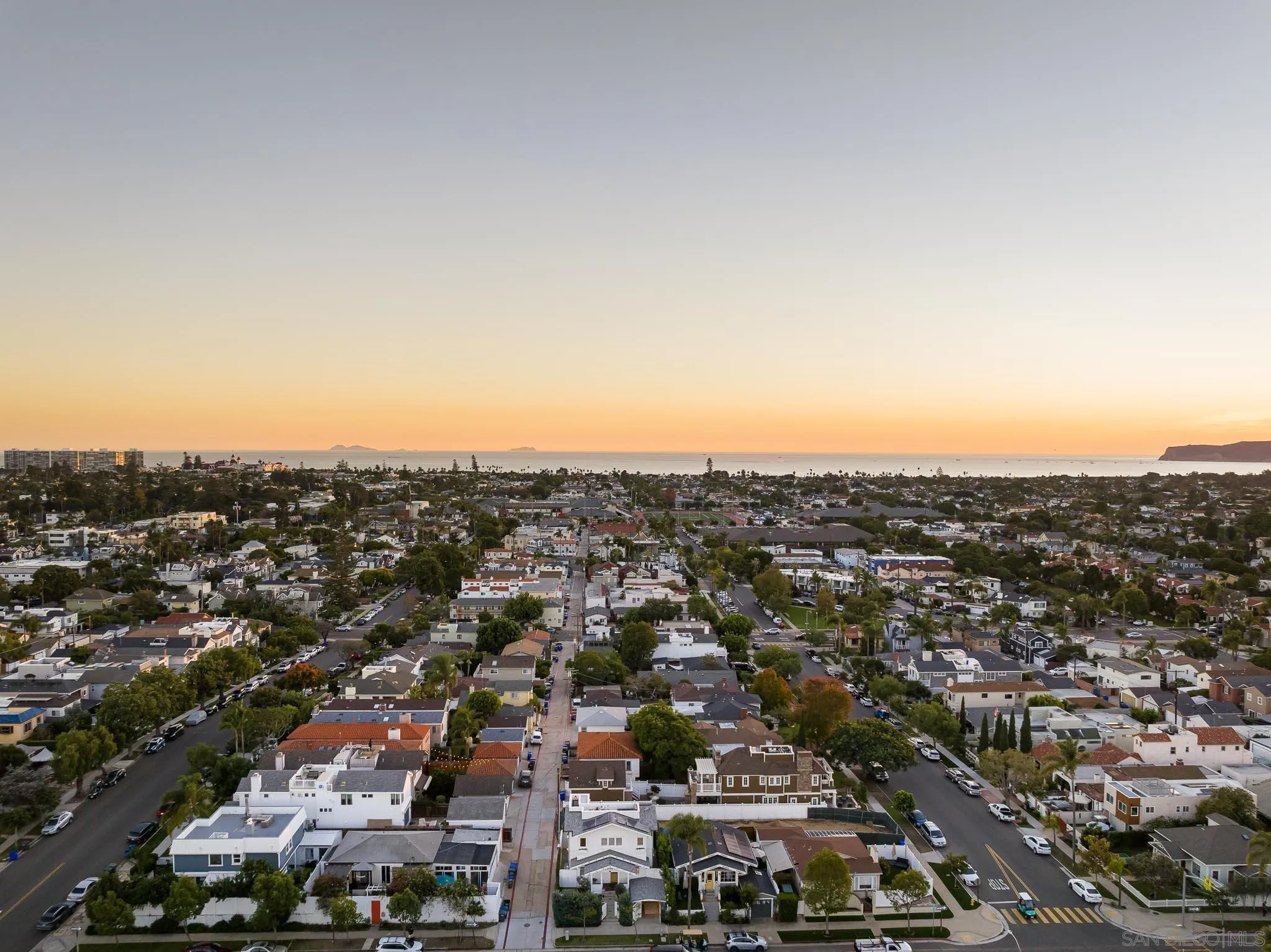 https://cdn.realtyfeed.com/cdn/127/220026650/56f7cb5bd5c8f214b9bc8957b873fa26.webp