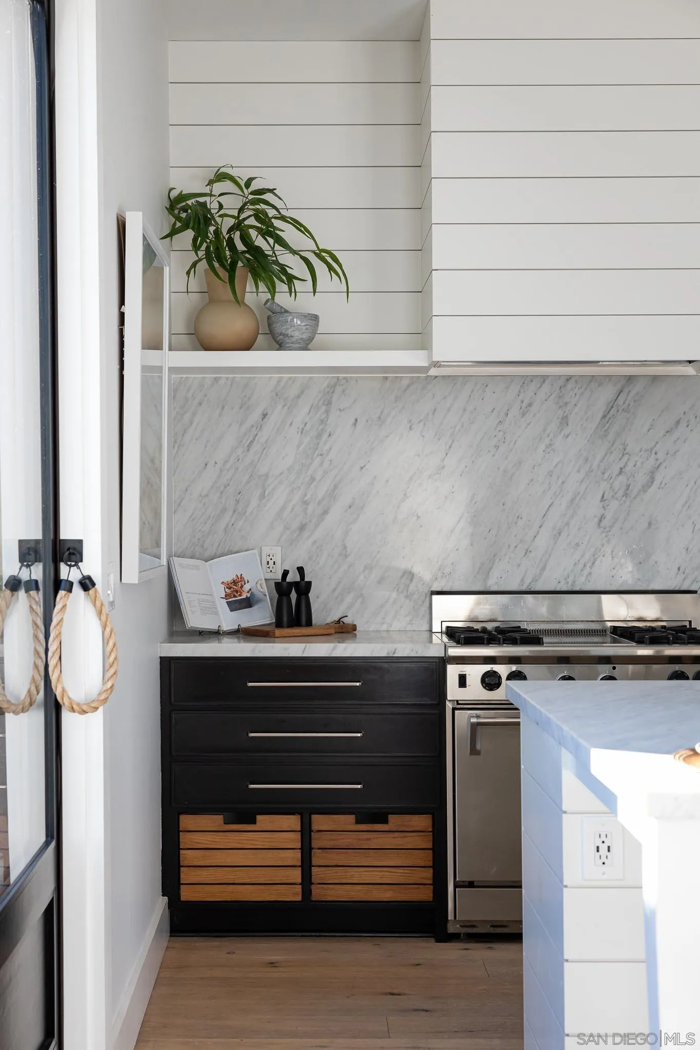 https://cdn.realtyfeed.com/cdn/127/220026650/65f3c6a64382c9f3889f3937e0d43699.webp