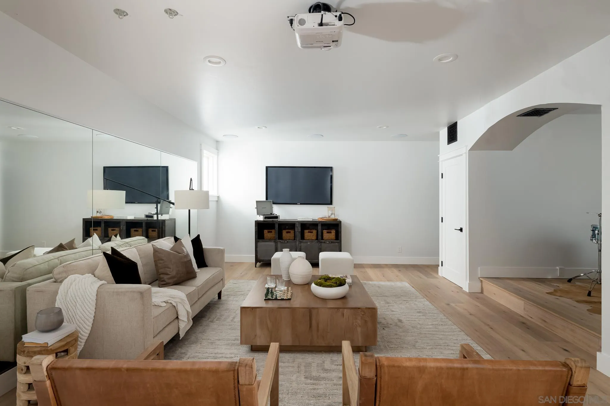 https://cdn.realtyfeed.com/cdn/127/220026650/a79a6a2c993d5fdc3e6115aebf773b75.webp