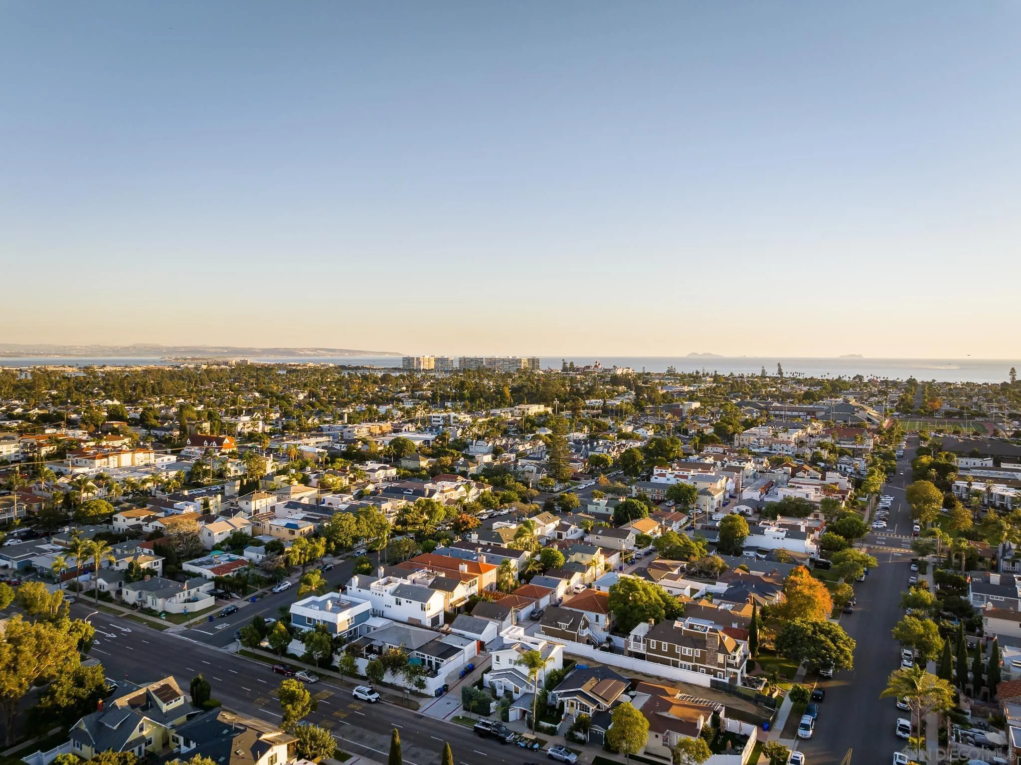 https://cdn.realtyfeed.com/cdn/127/220026650/b4655664b9ee234a4cf4ccf55dc05dba.webp