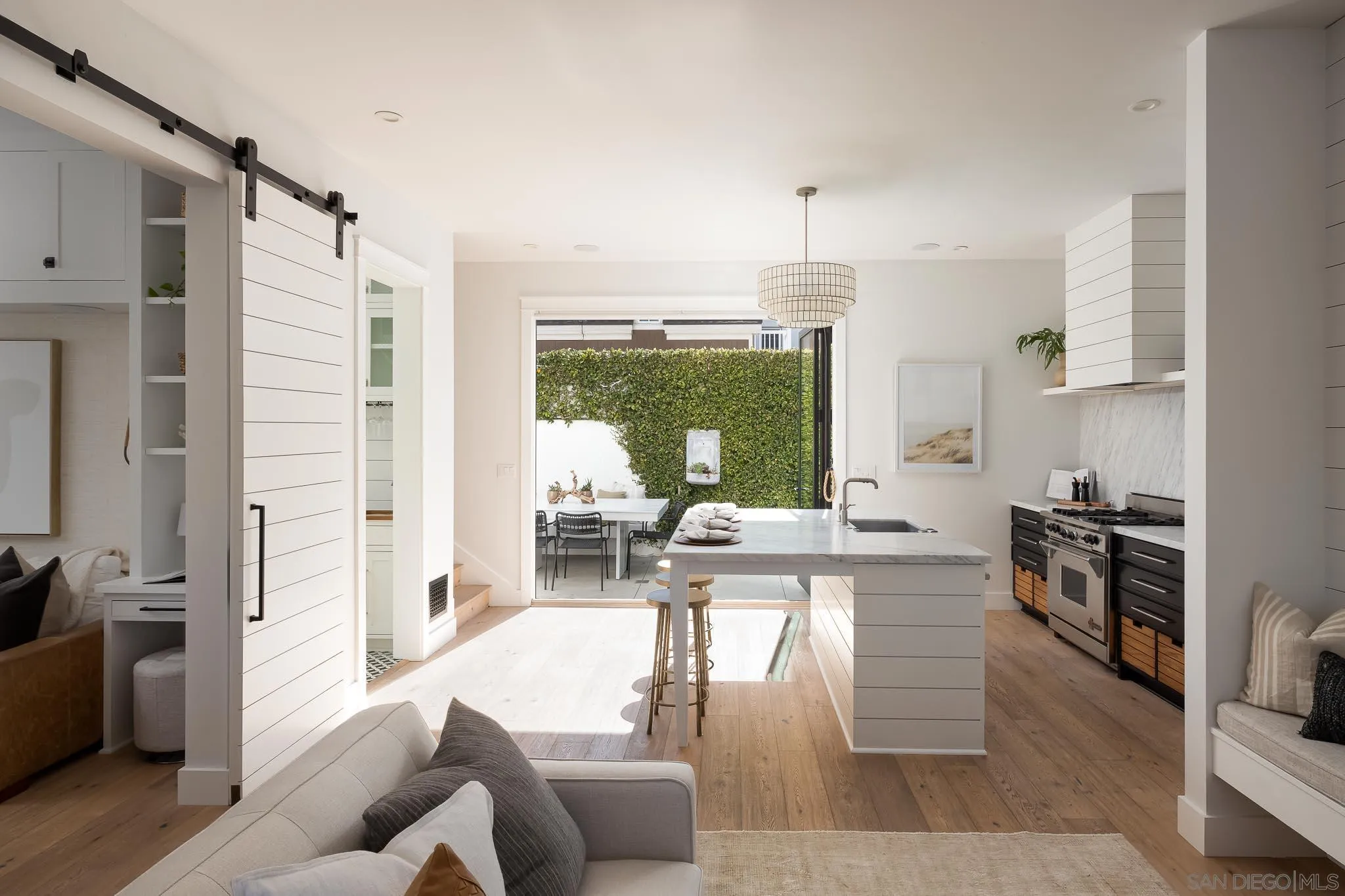 https://cdn.realtyfeed.com/cdn/127/220026650/d1140fe45e630d2f01262532fca0f921.webp