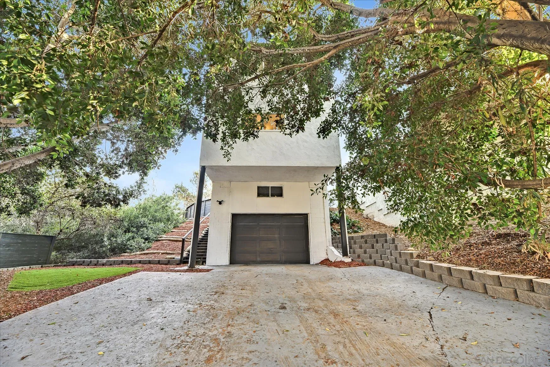 https://cdn.realtyfeed.com/cdn/127/220026809/a6752efd63149b779fe7c413b675d771.webp