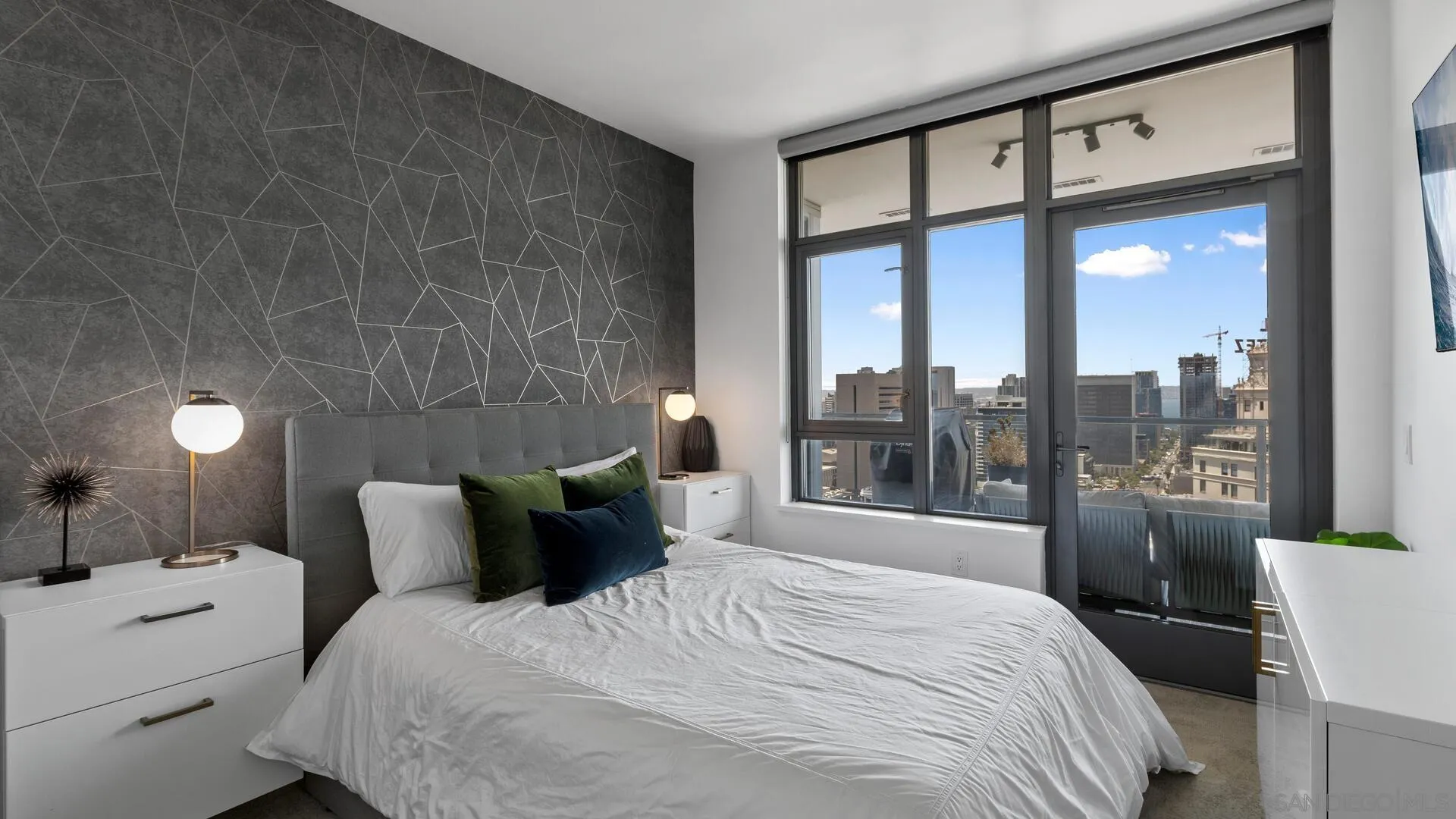 https://cdn.realtyfeed.com/cdn/127/220026842/934ce5f161d7c3a4ab93fe67e9e11c86.webp